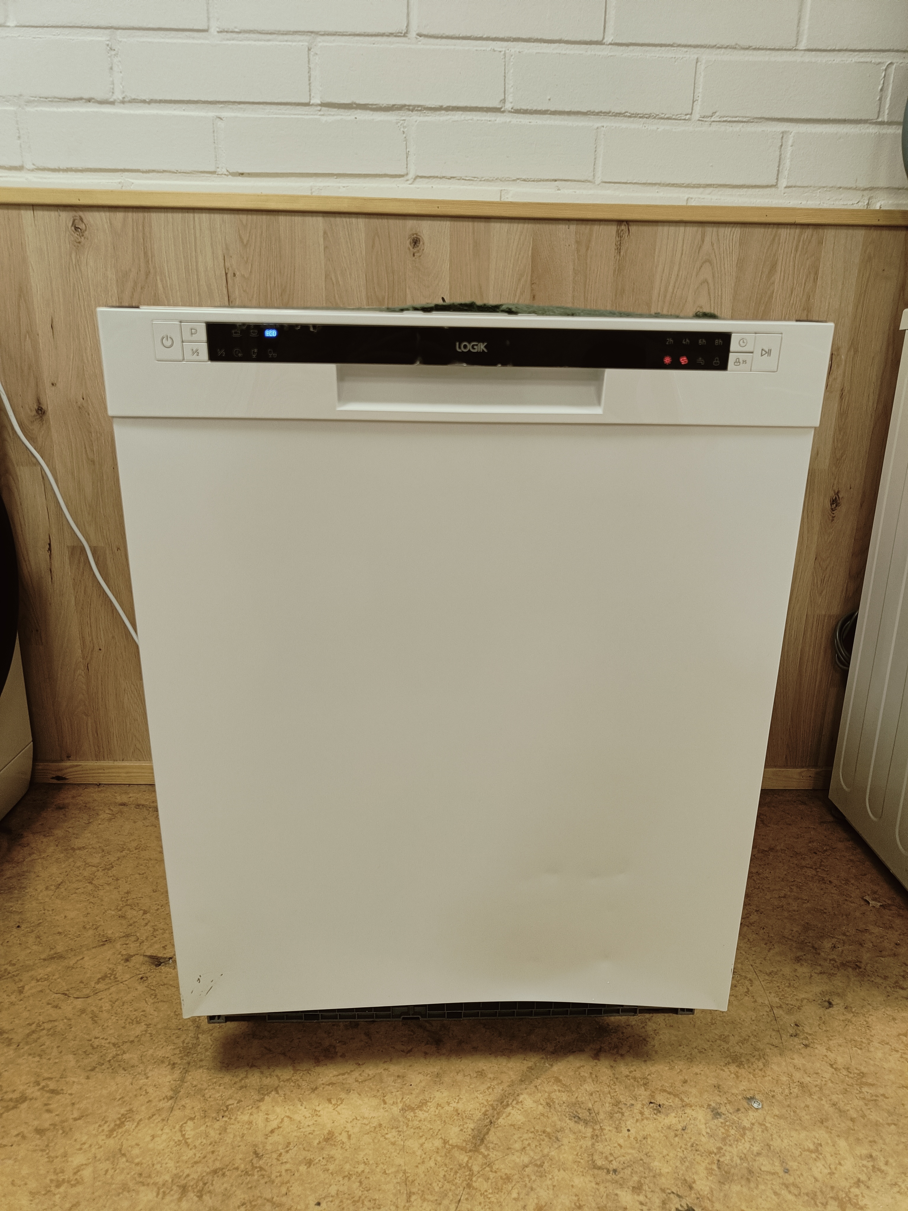 Käyttämätön Logik 60cm tiskikone 