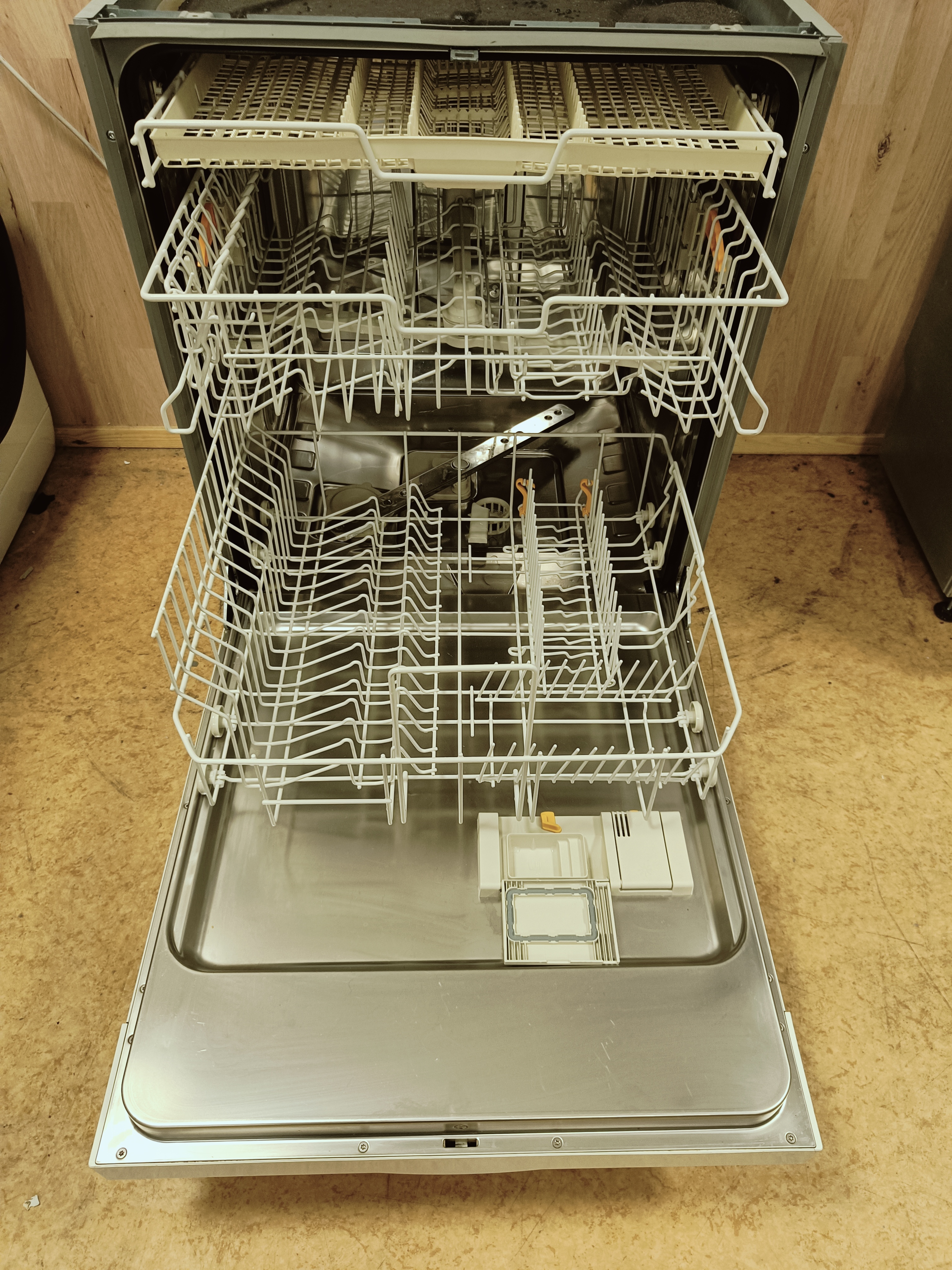 Miele 3 tasoinen 60cm tiskikone