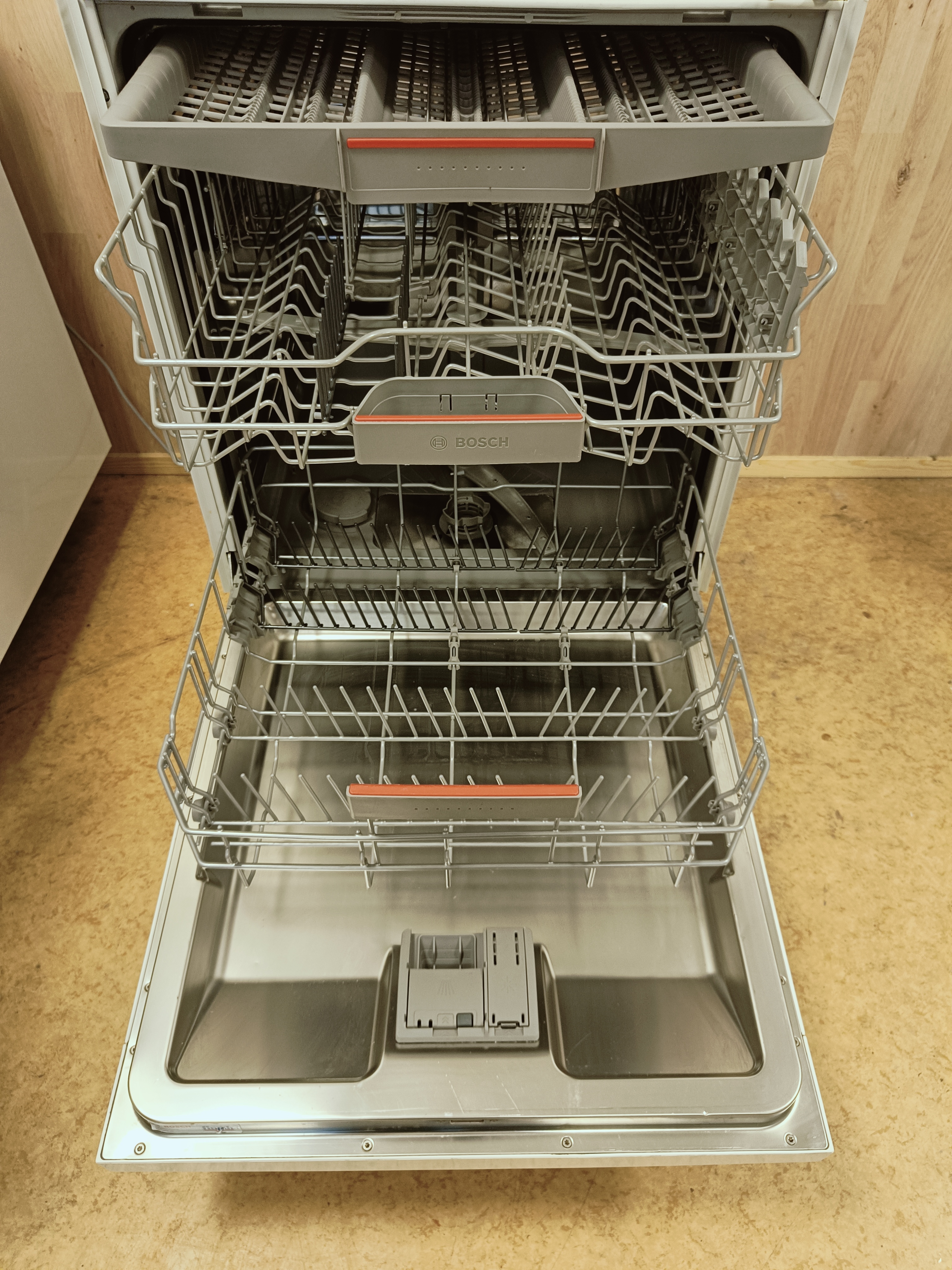 Bosch 60cm 3 tasoinen tiskikone 