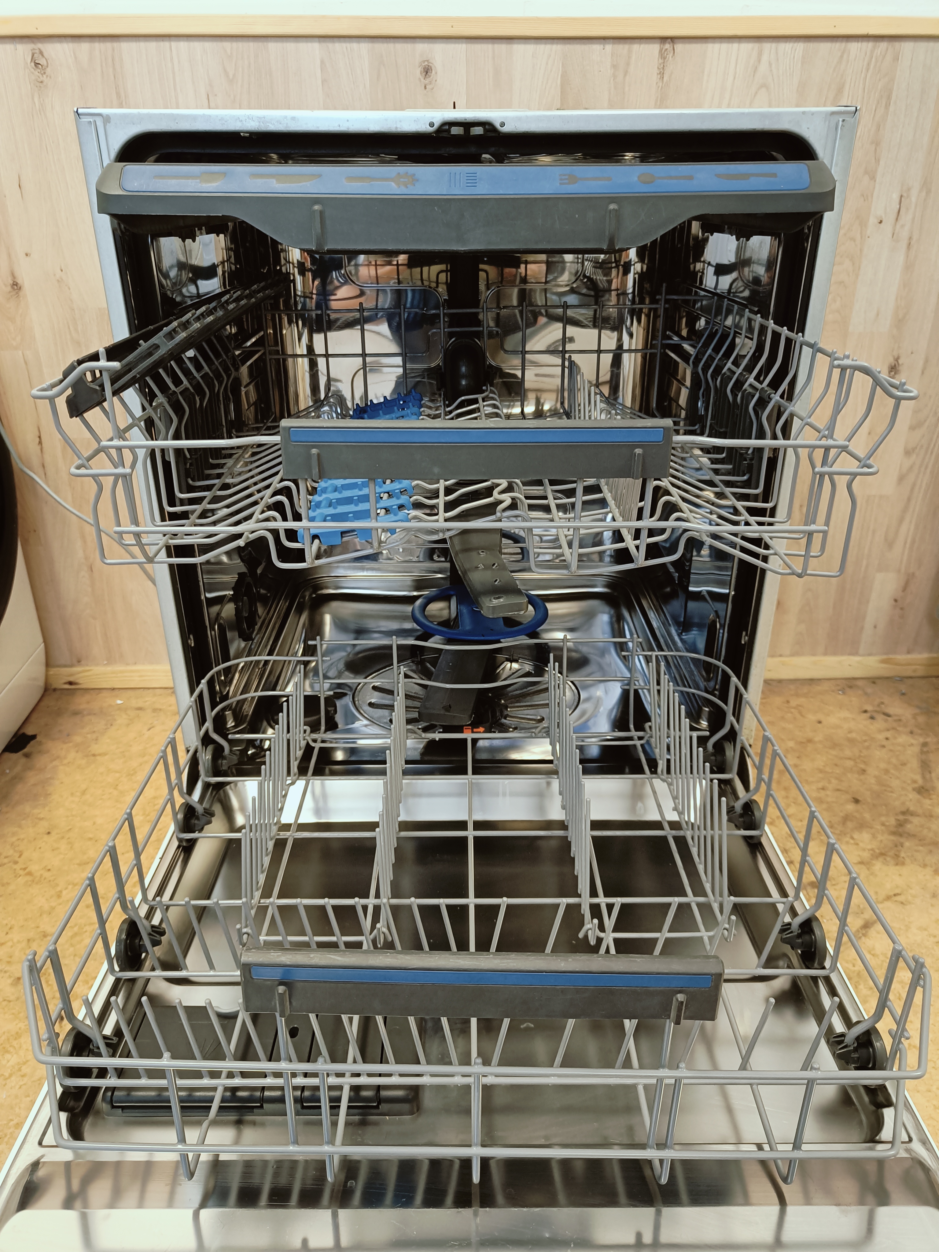 Electrolux SatelliteClean 60cm/3tasoinen tiskikone 