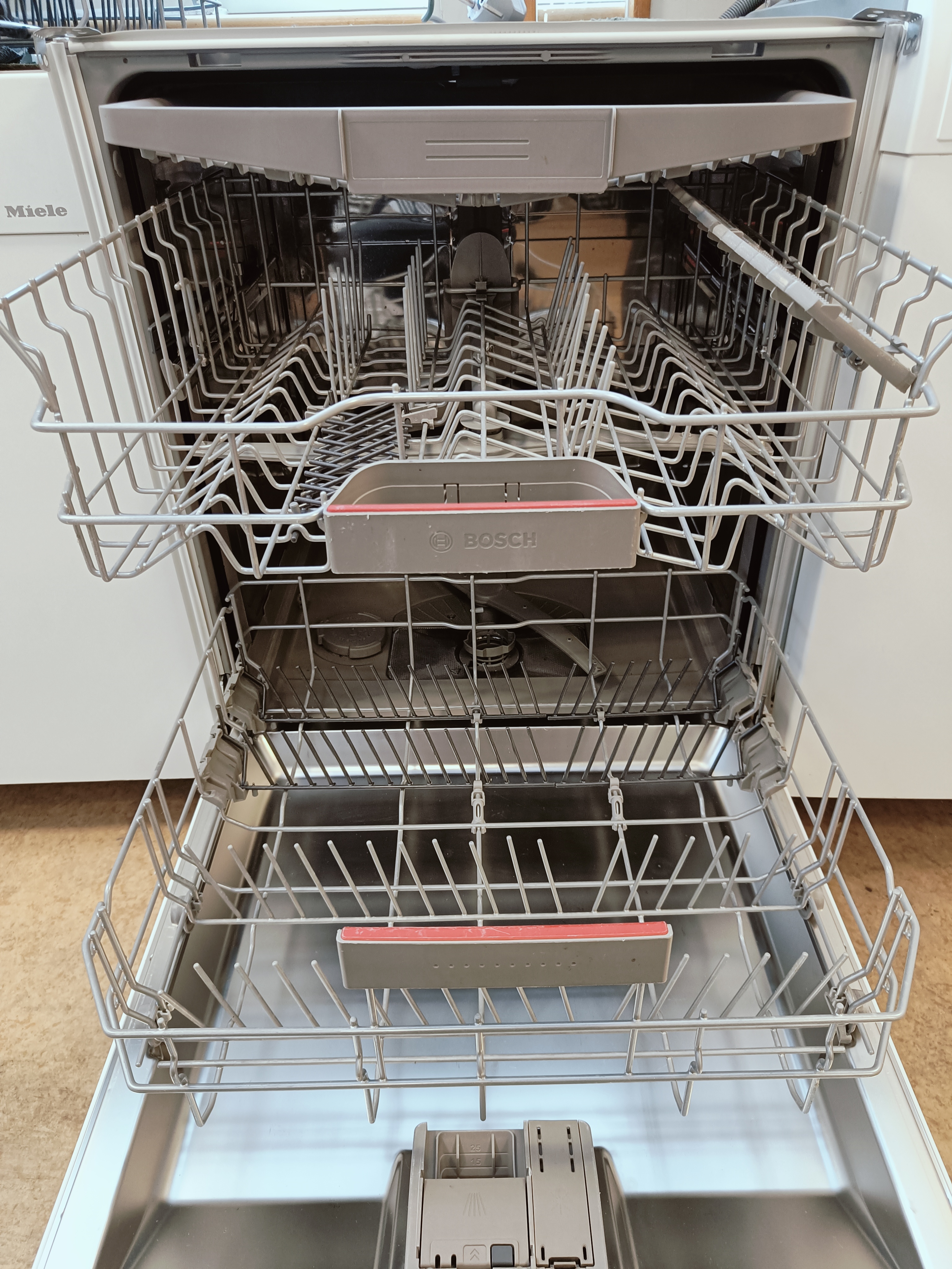 Bosch 4serie 60cm/3tasoinen tiskikone 