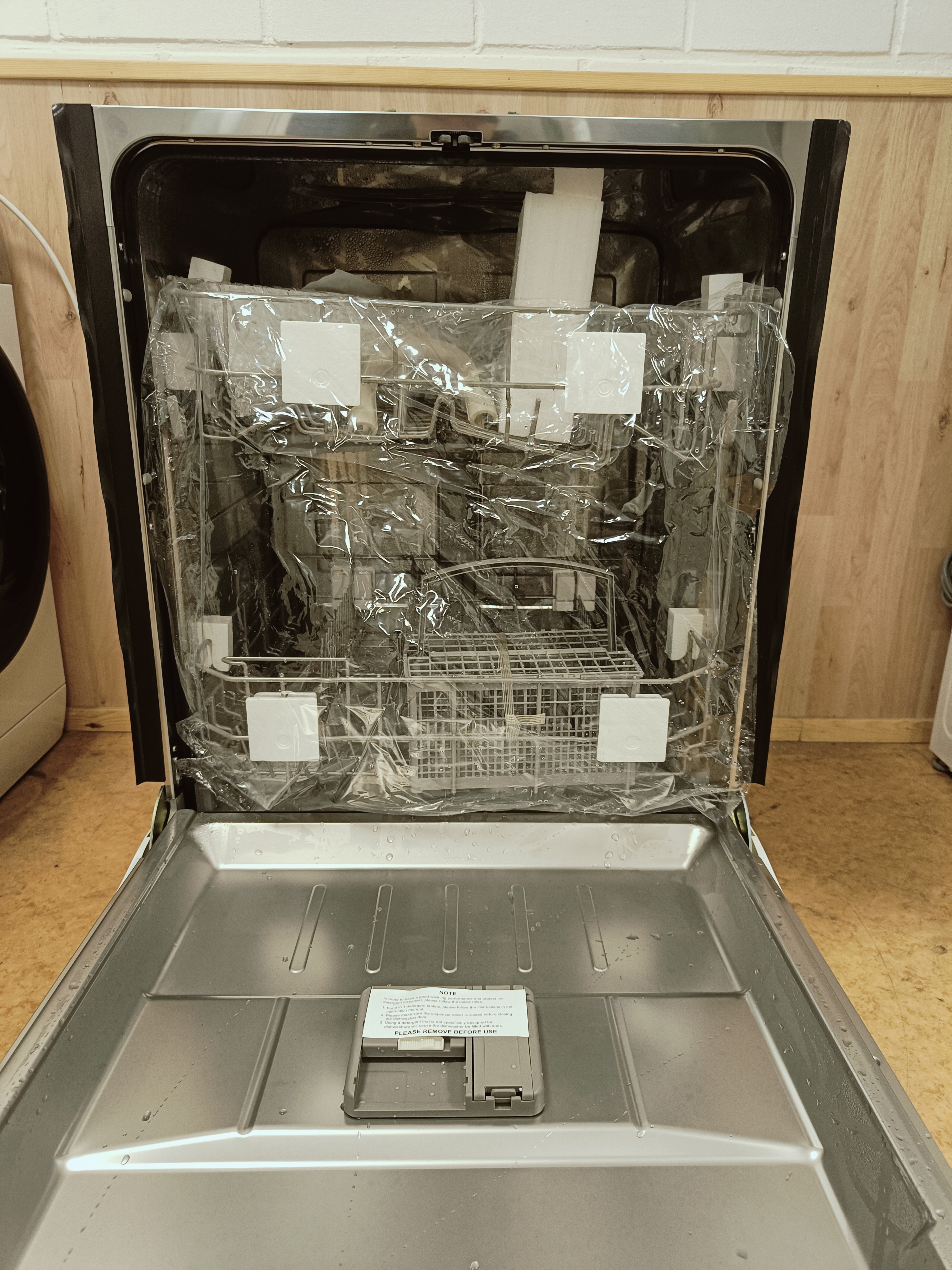 Käyttämätön Logik 60cm tiskikone 