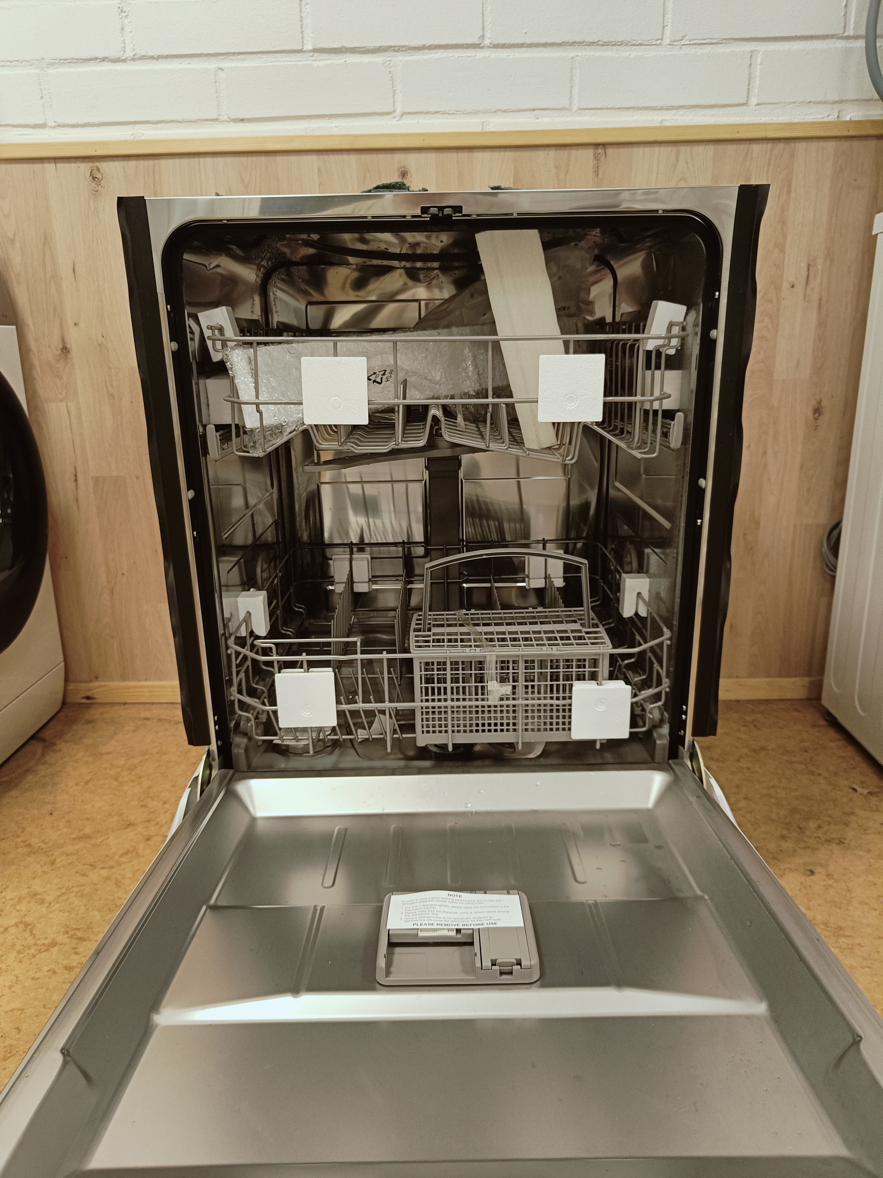 Käyttämätön Logik 60cm tiskikone 