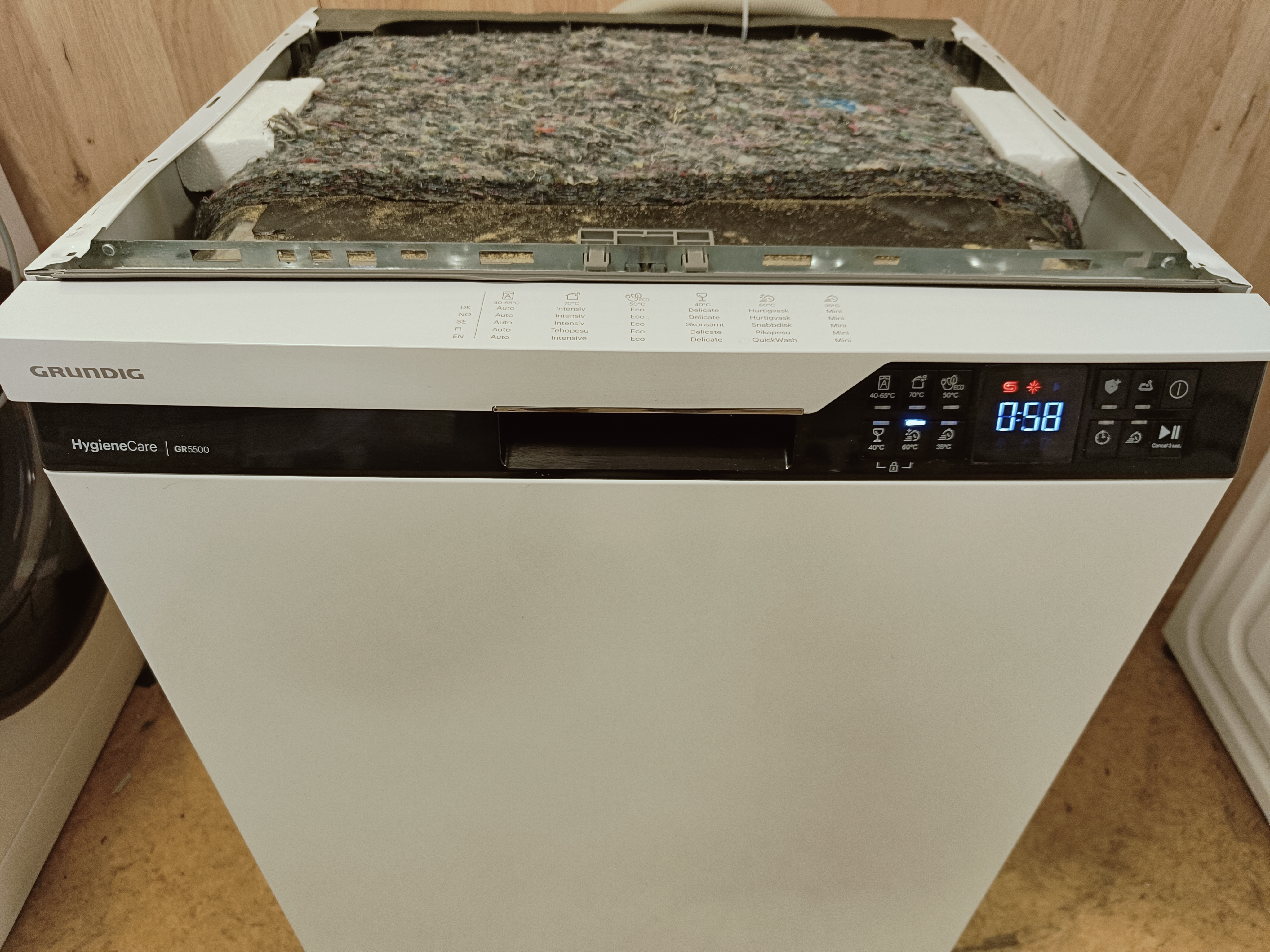 Grundig 60cm/3tasoinen tiskikone 