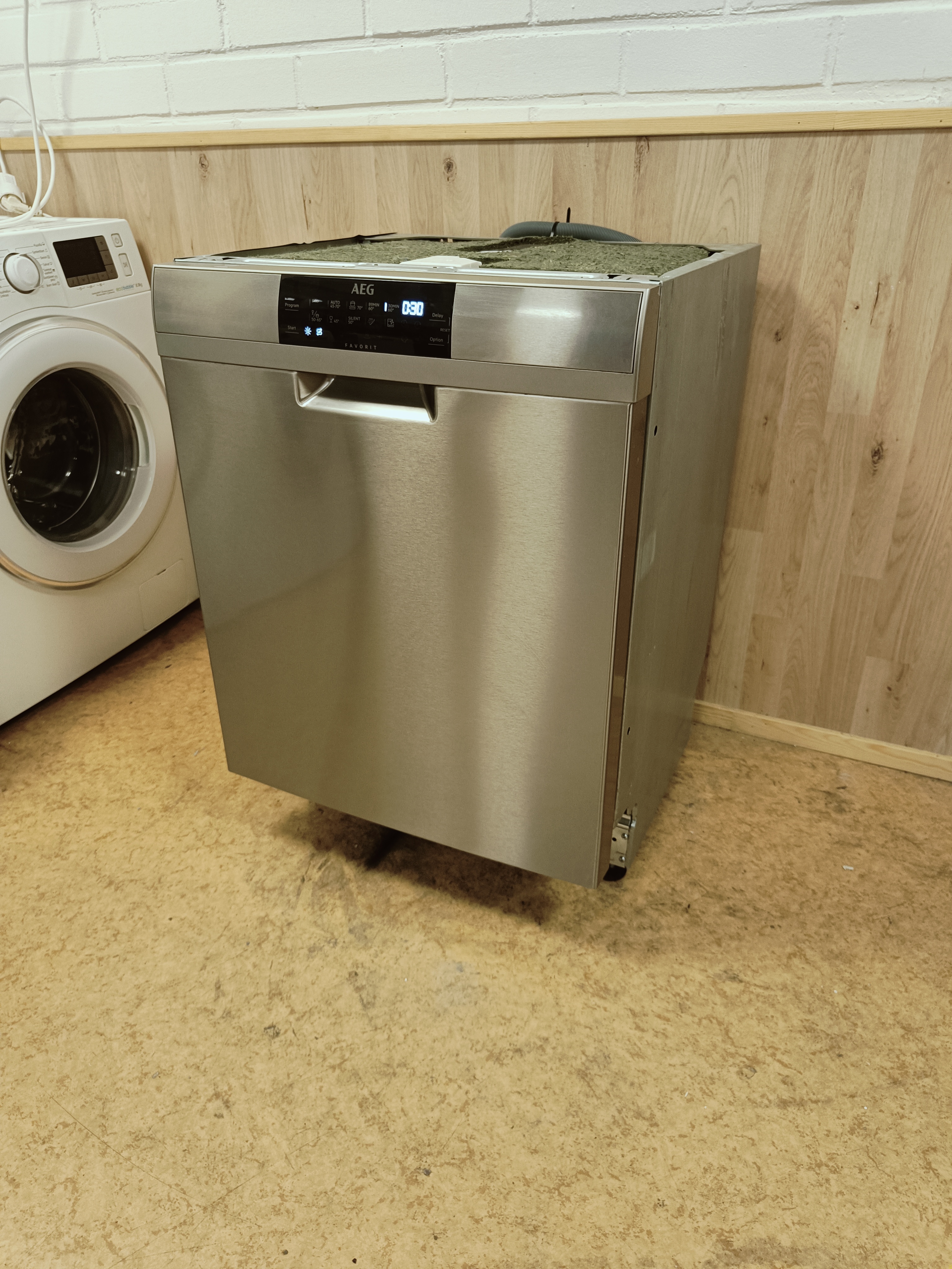 AEG 3 tasoinen 60cm tiskikone 