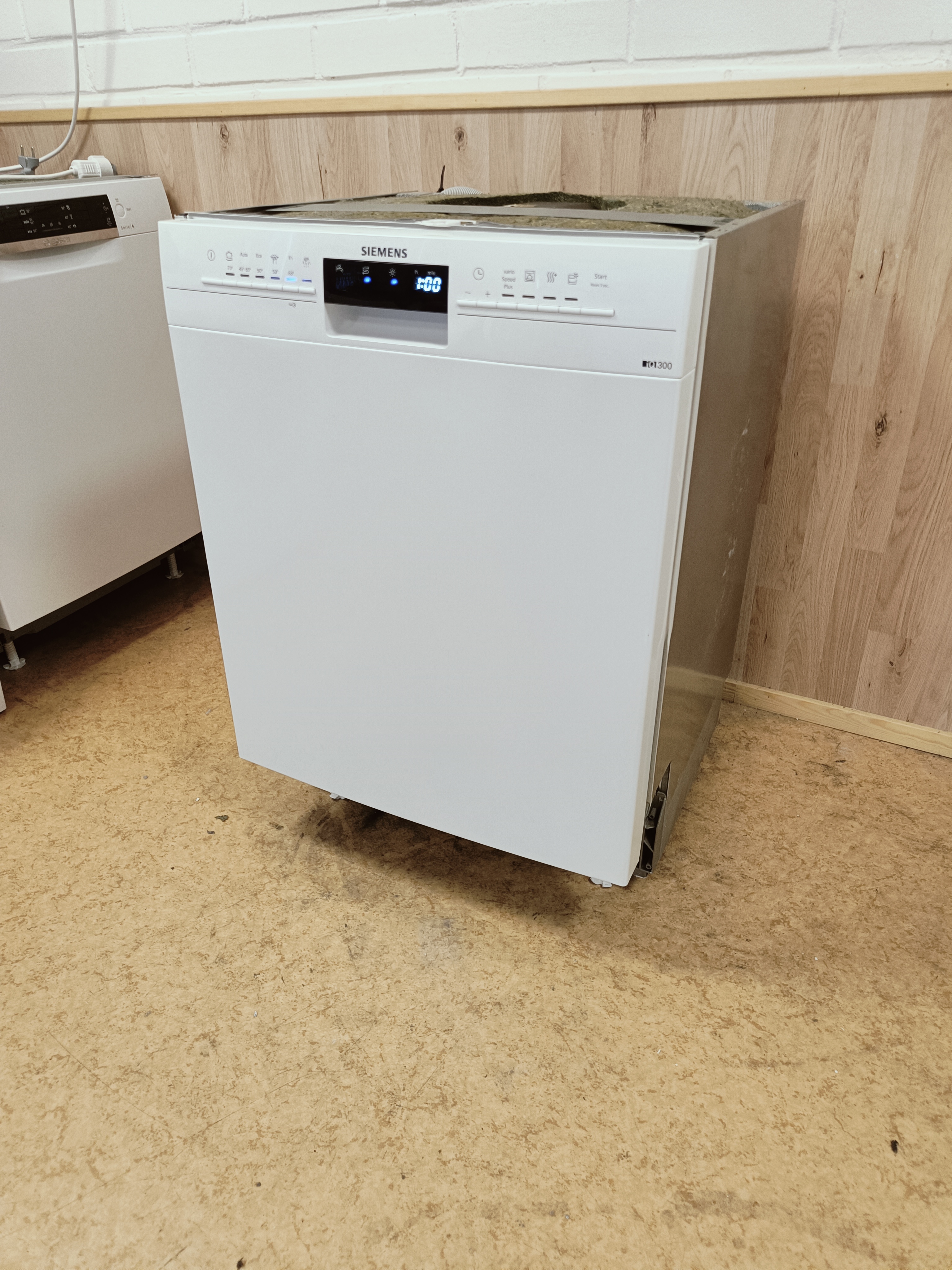 Siemens iq300 3 tasoinen 60cm tiskikone