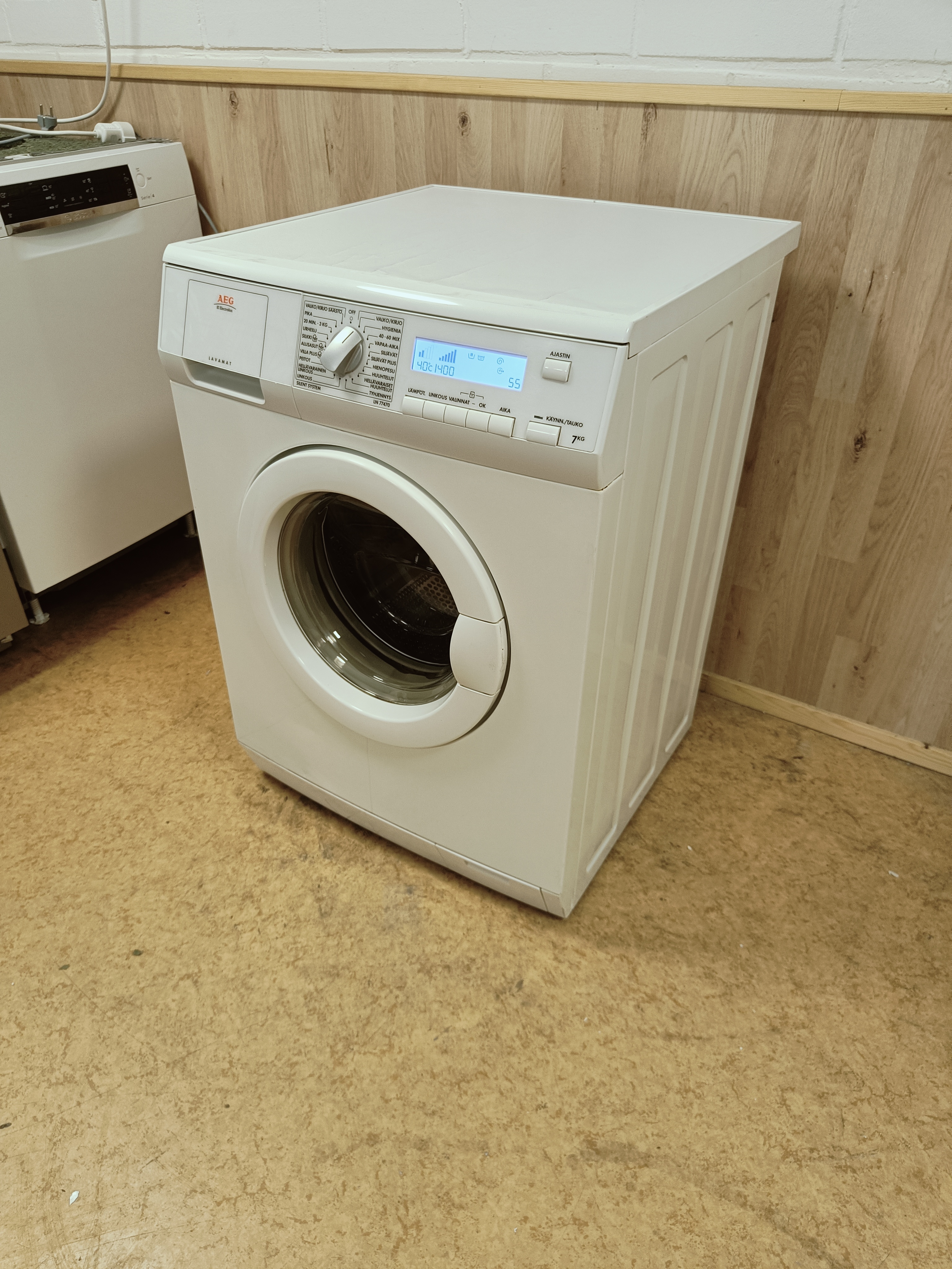 AEG 7kg pesukone 
