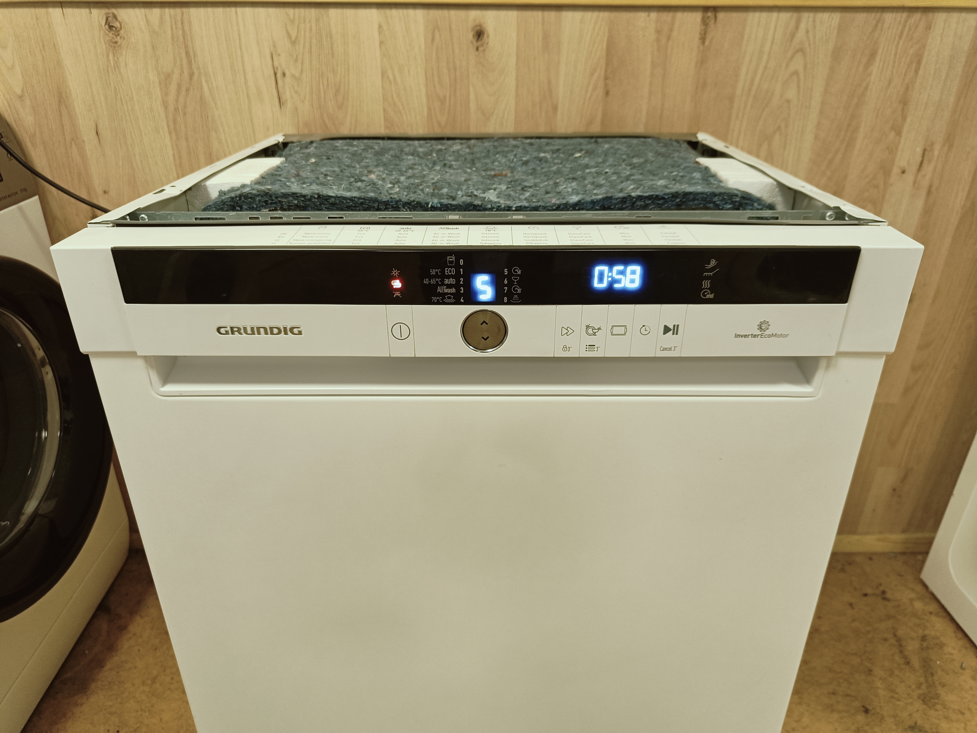 Grundig InverterEco 60cm/3tasoinen tiskikone 