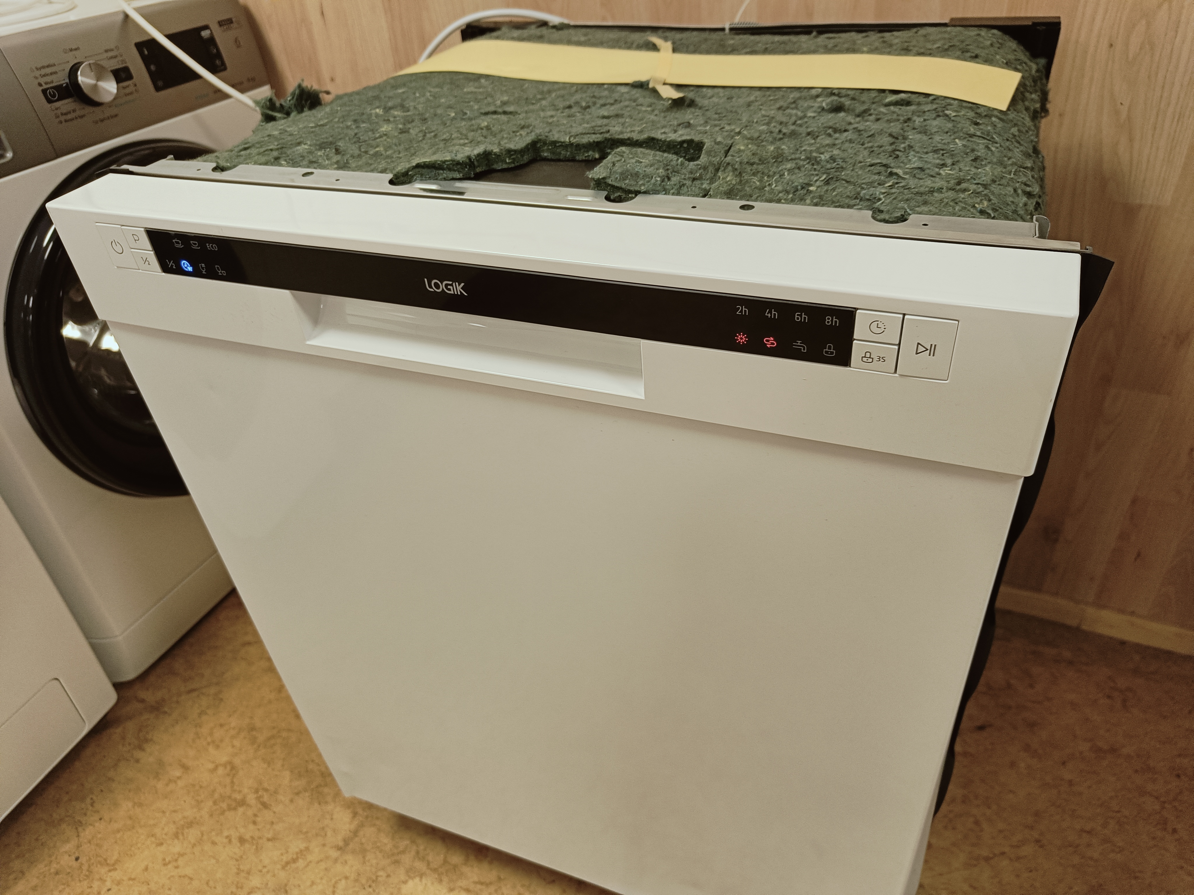 Käyttämätön Logik 60cm tiskikone 