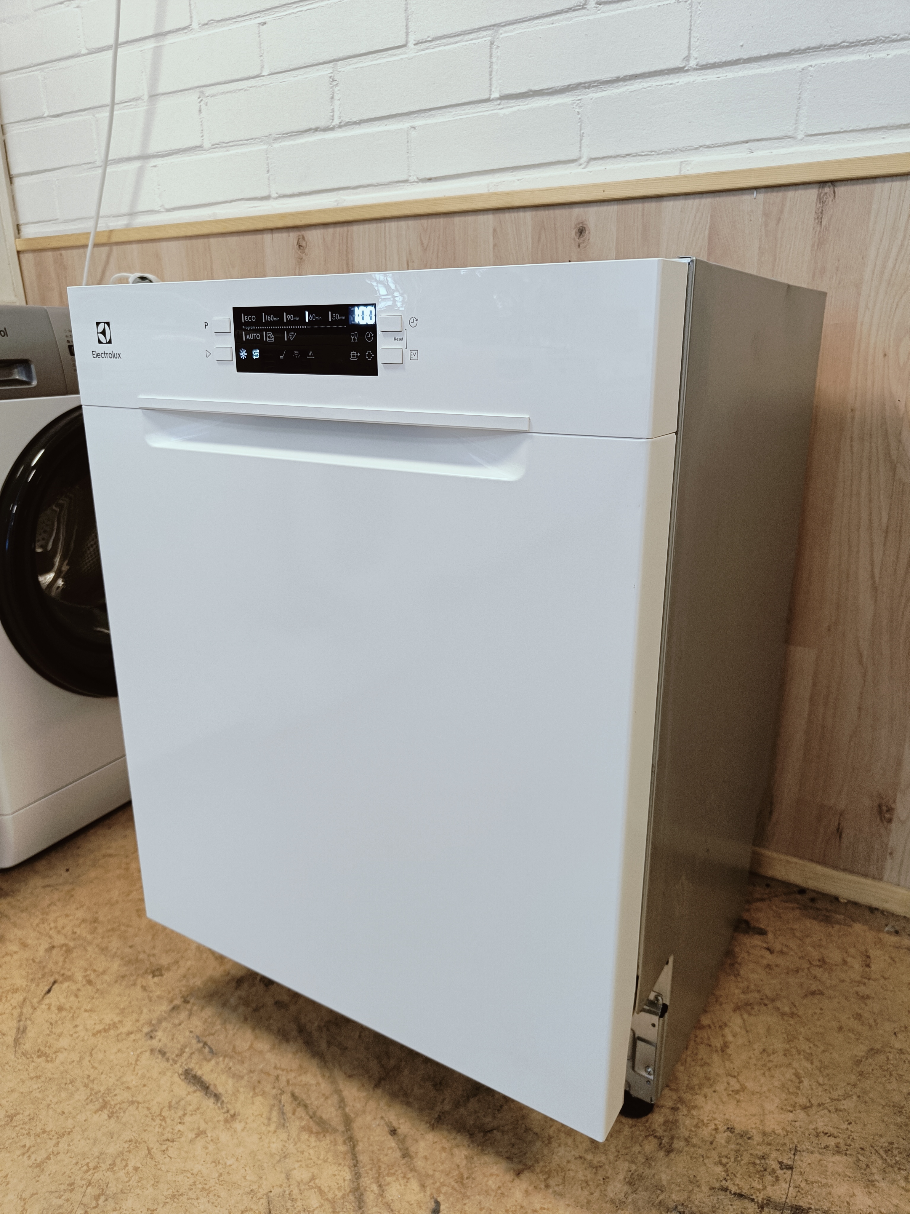 Electrolux SatelliteClean 60cm/3tasoinen tiskikone 