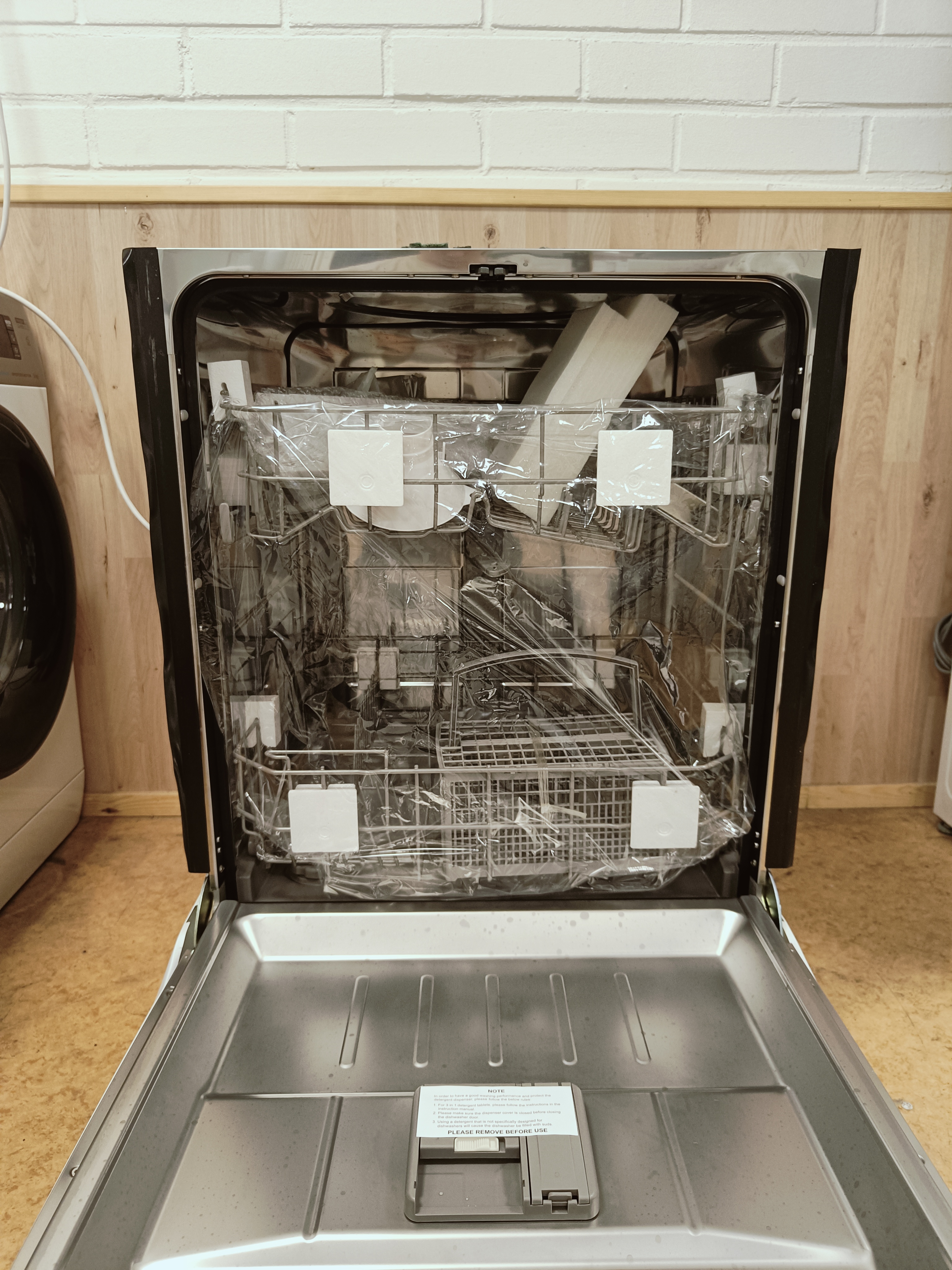 Käyttämätön Logik 60cm tiskikone  