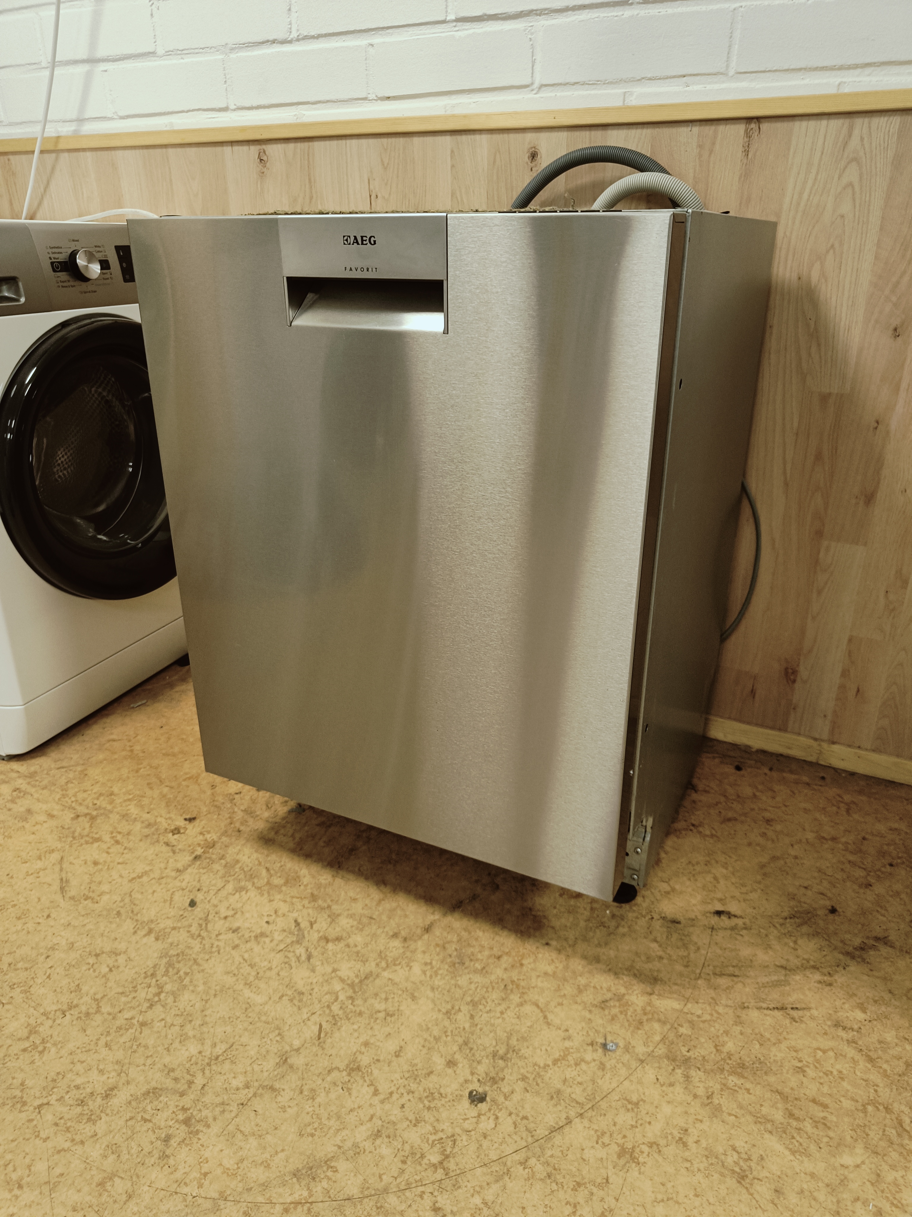 AEG 60cm 3 tasoinen tiskikone 