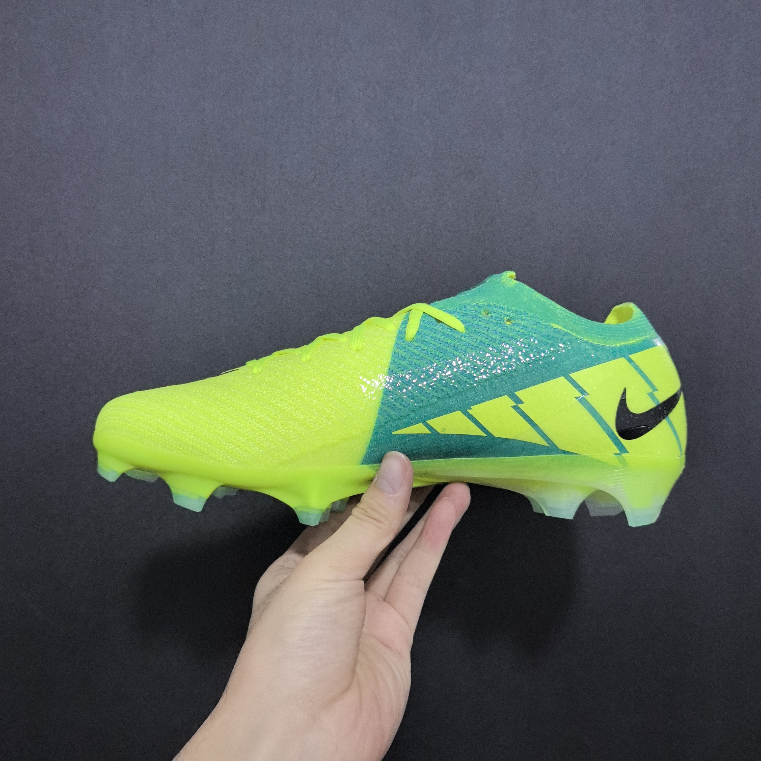 Mercurial Verde Customizada - Modelo 2012