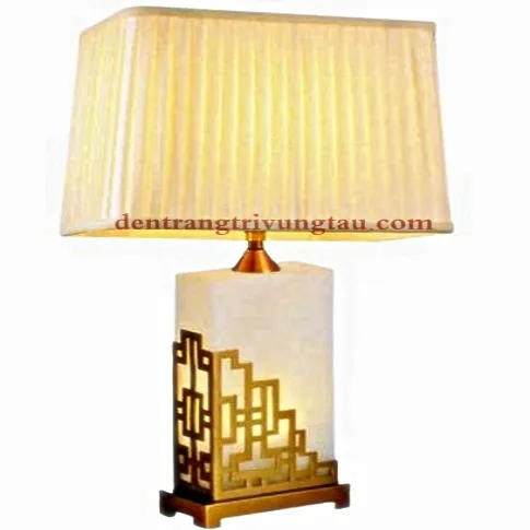 Đèn bàn nón vuông hiện đại cao cấp