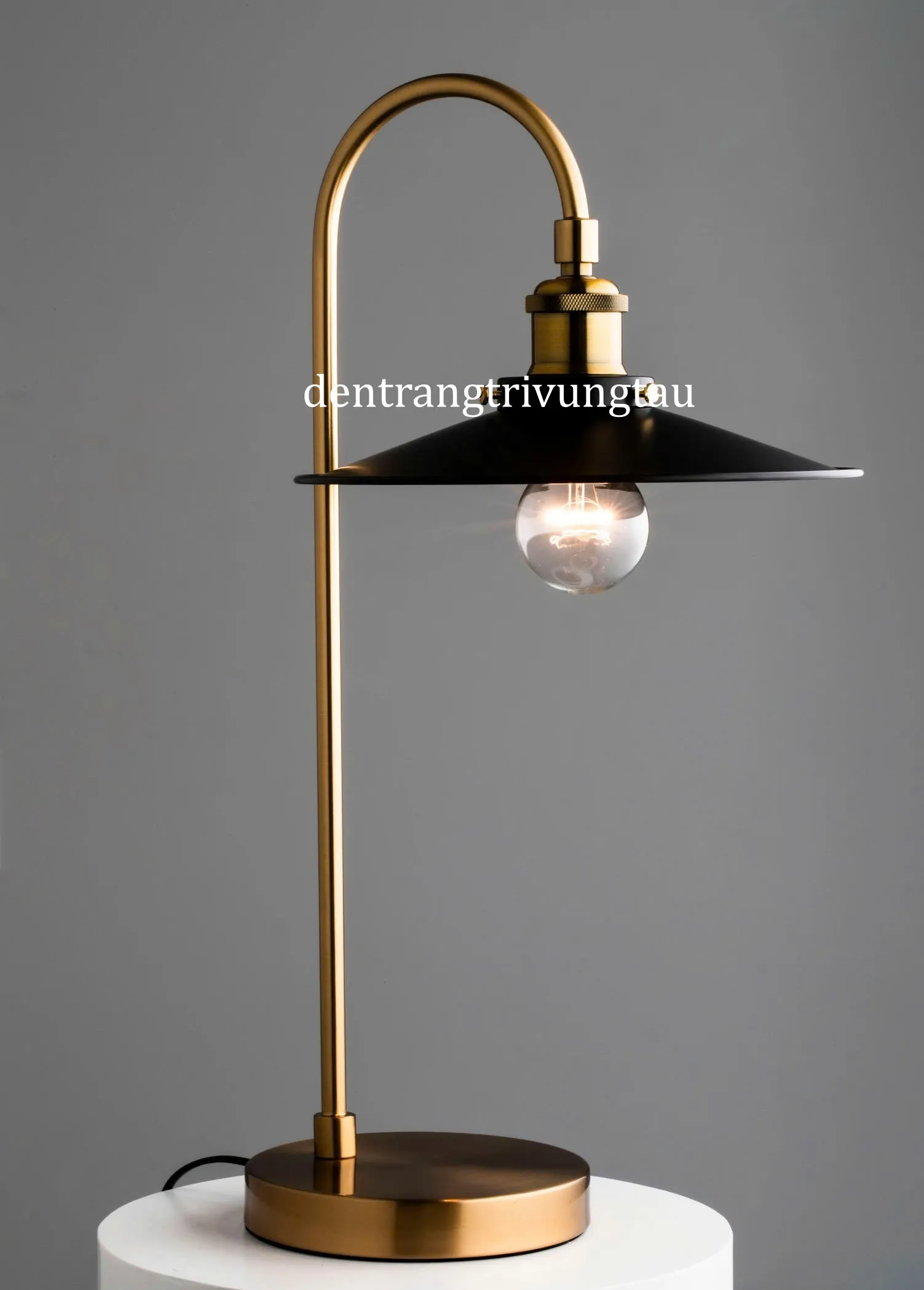 Đèn bàn hiện đại 600