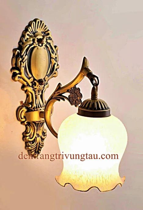 Đèn tường cổ điển