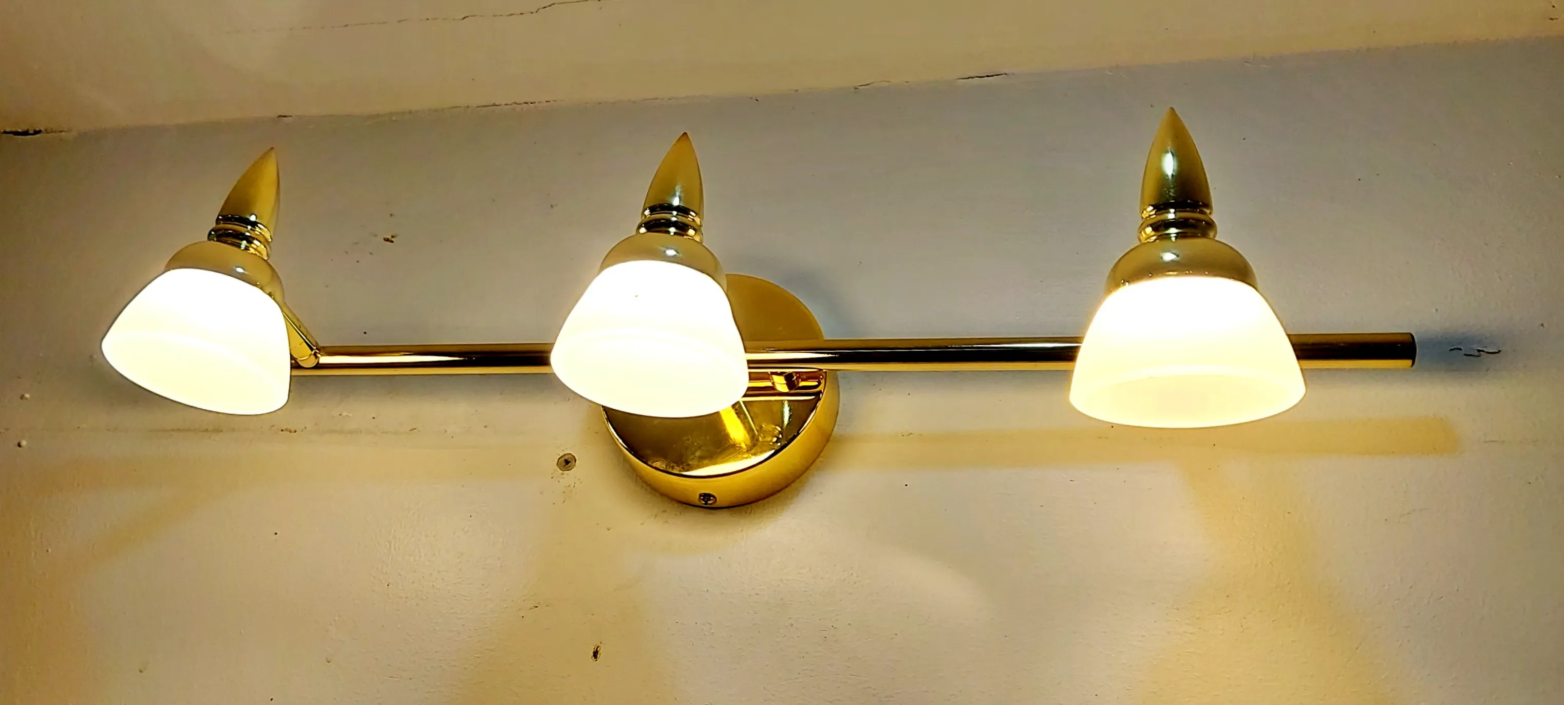 Đèn tường 3 bóng hiện đại