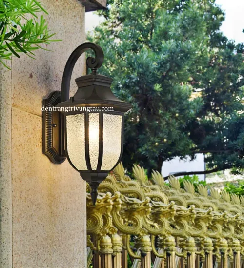 Đèn vách tường ngoài trời cổ điển 107