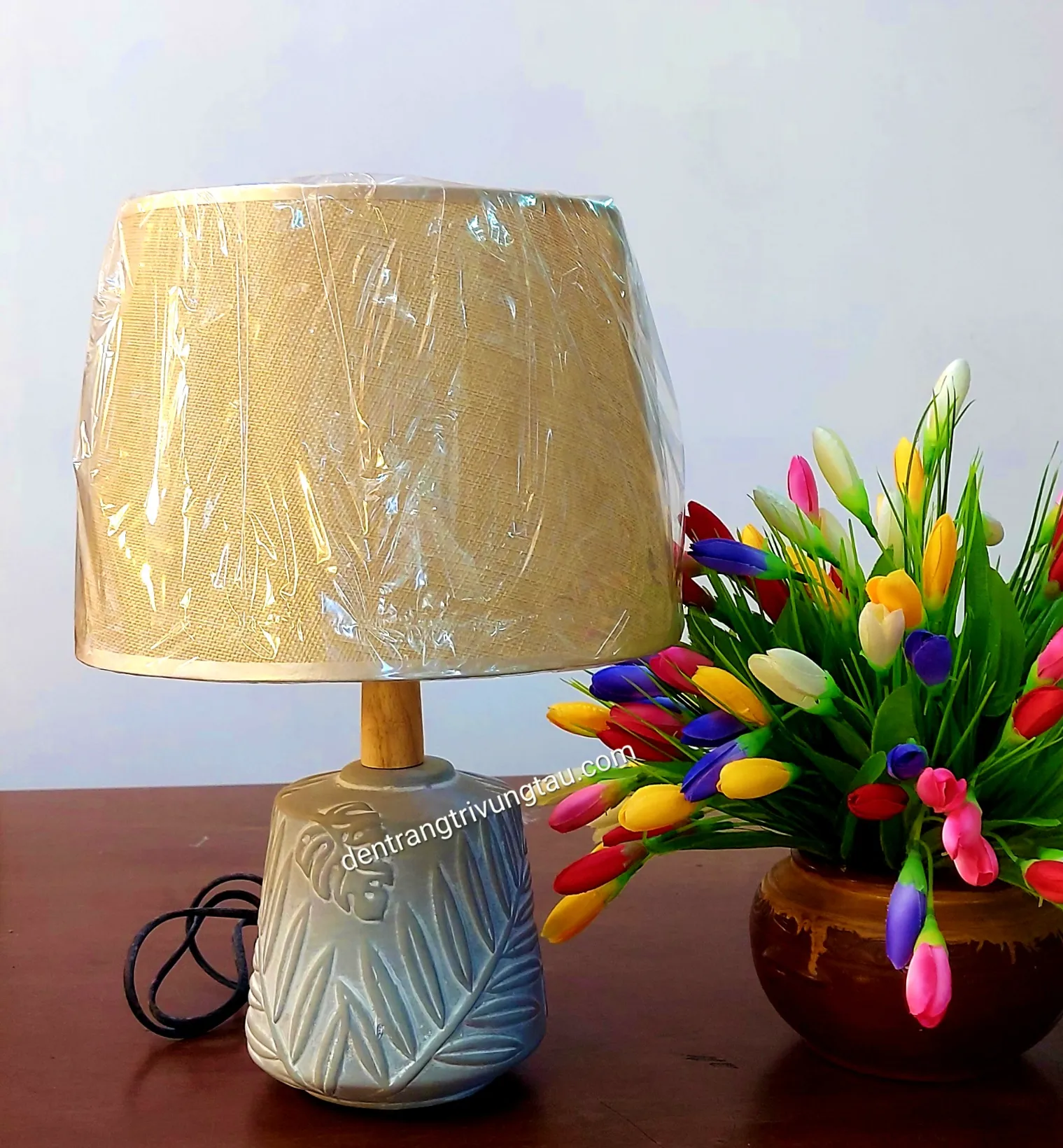 Đèn bàn nón gốm sứ