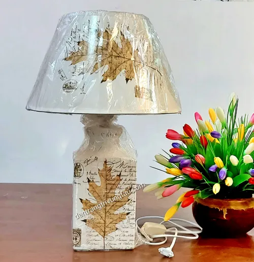 Đèn bàn nón trang trí hình lá phong