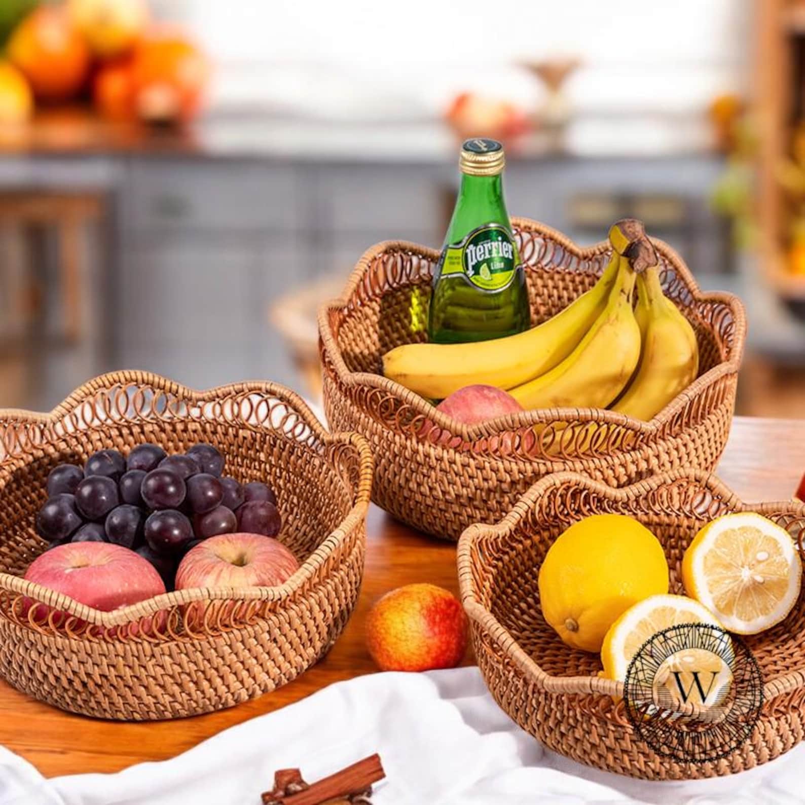 Rustic Fruit Basket, Stylish Table Organiser, Rattan Fruit Holder, Woven Storage Basket, Decorative Fruit Bowl, Charming Home Organiser