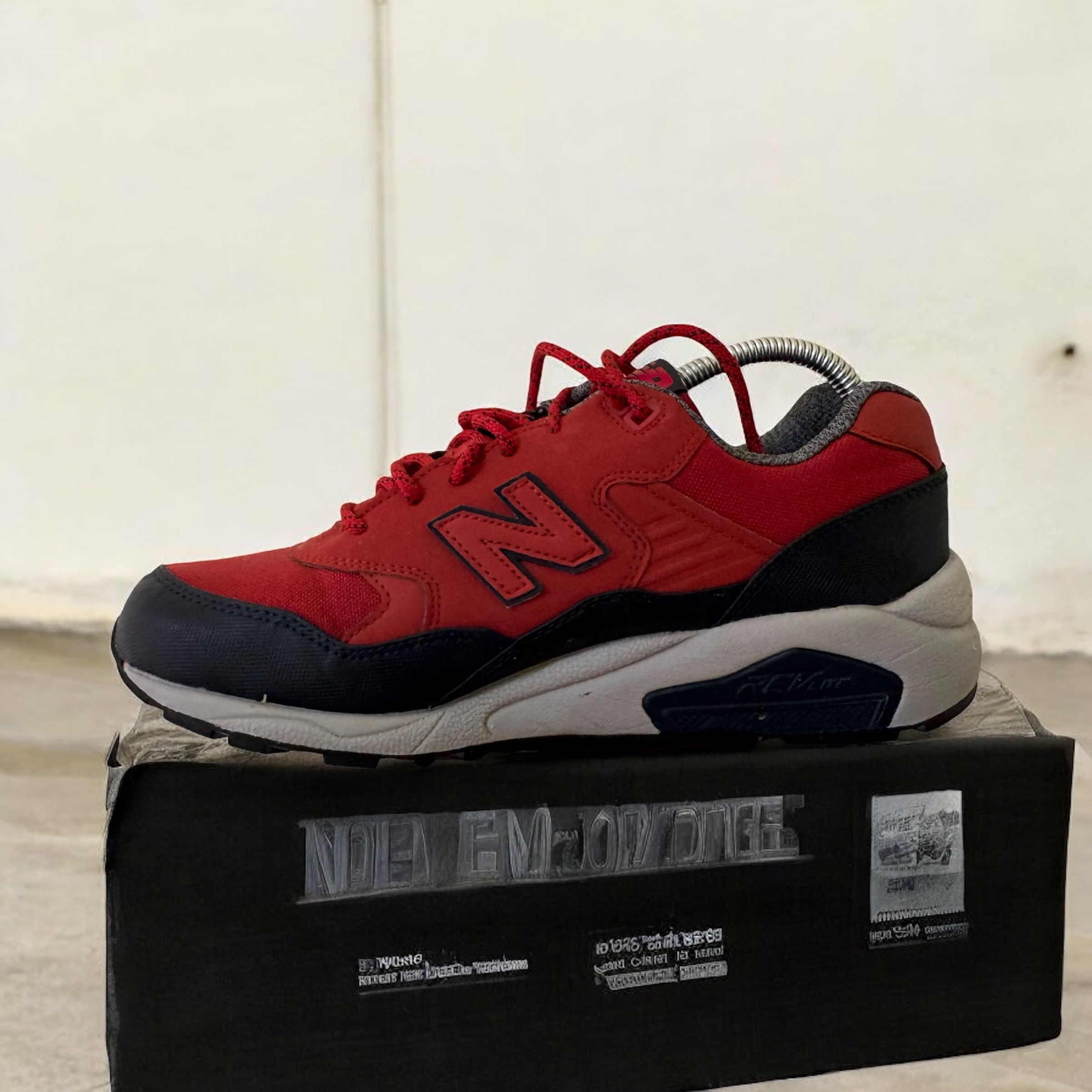 016 NEW BALANCE Red and Navy Sneakers
