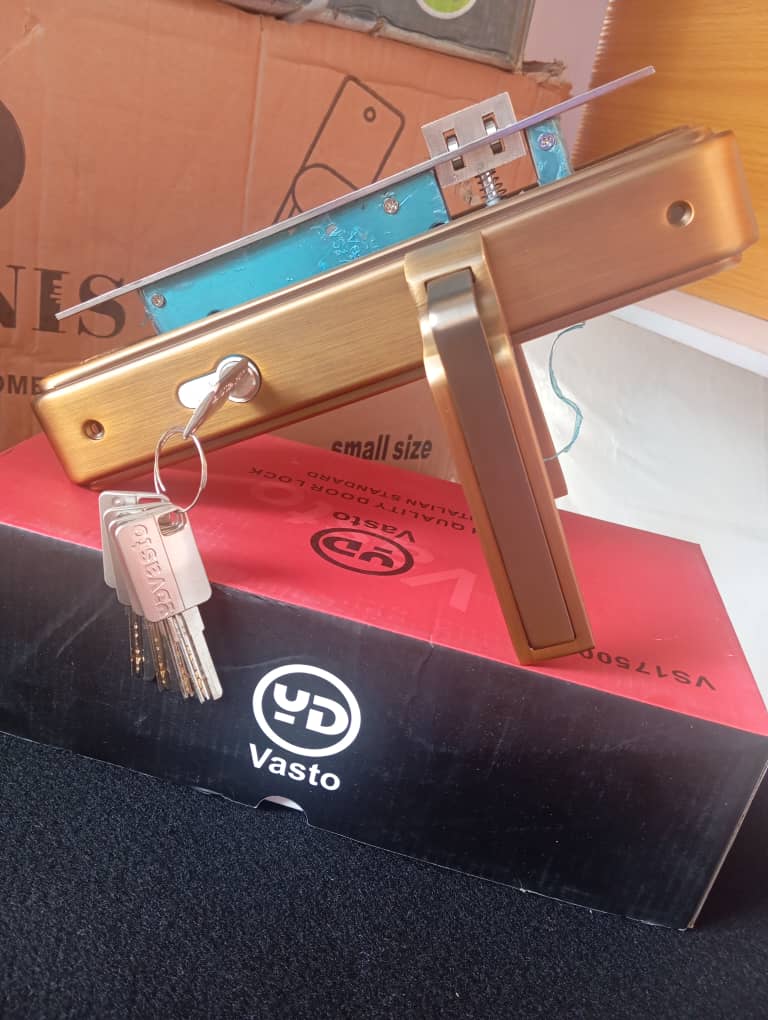 Vasto Door Handle Lock Set (Gold)
