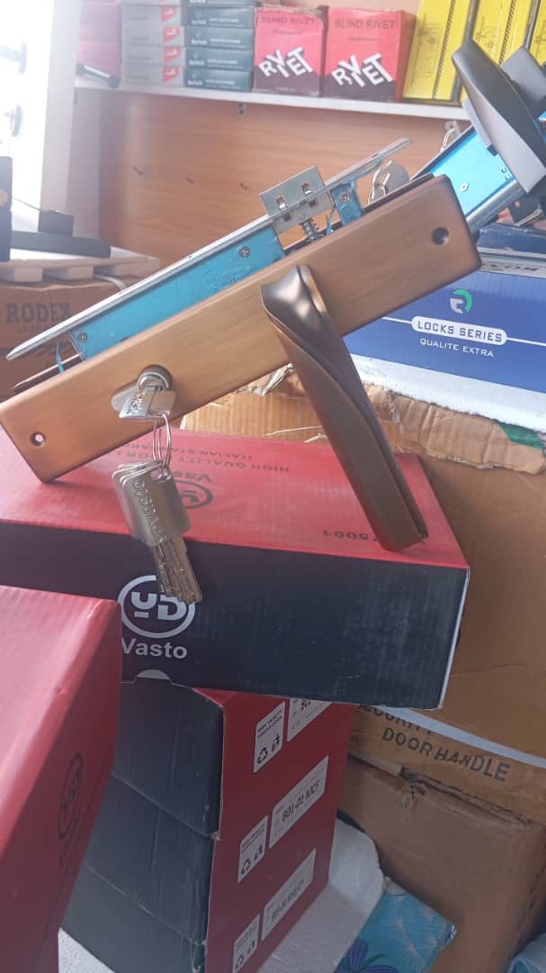 Vasto Door Handle Lock Set