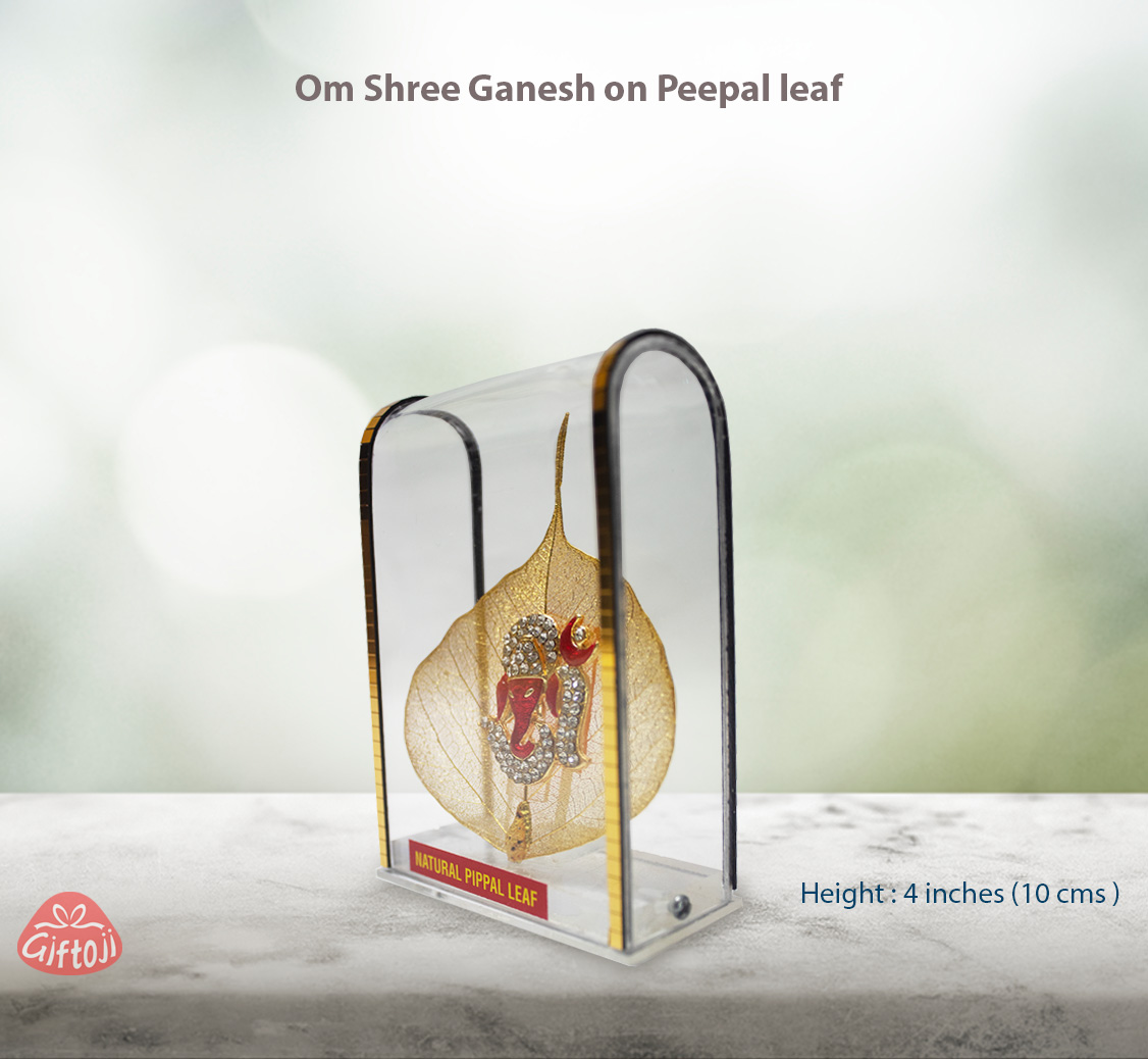 Om Shree Ganesh on Natural Peepal Leaf – 4 Inch Divine Frame for Car, Home & Gift Use