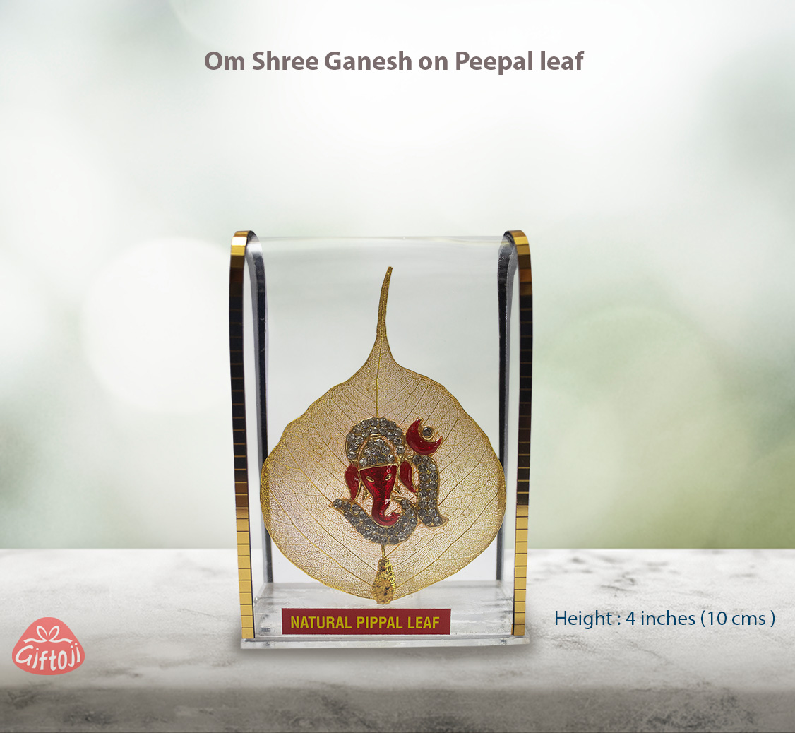 Om Shree Ganesh on Natural Peepal Leaf – 4 Inch Divine Frame for Car, Home & Gift Use