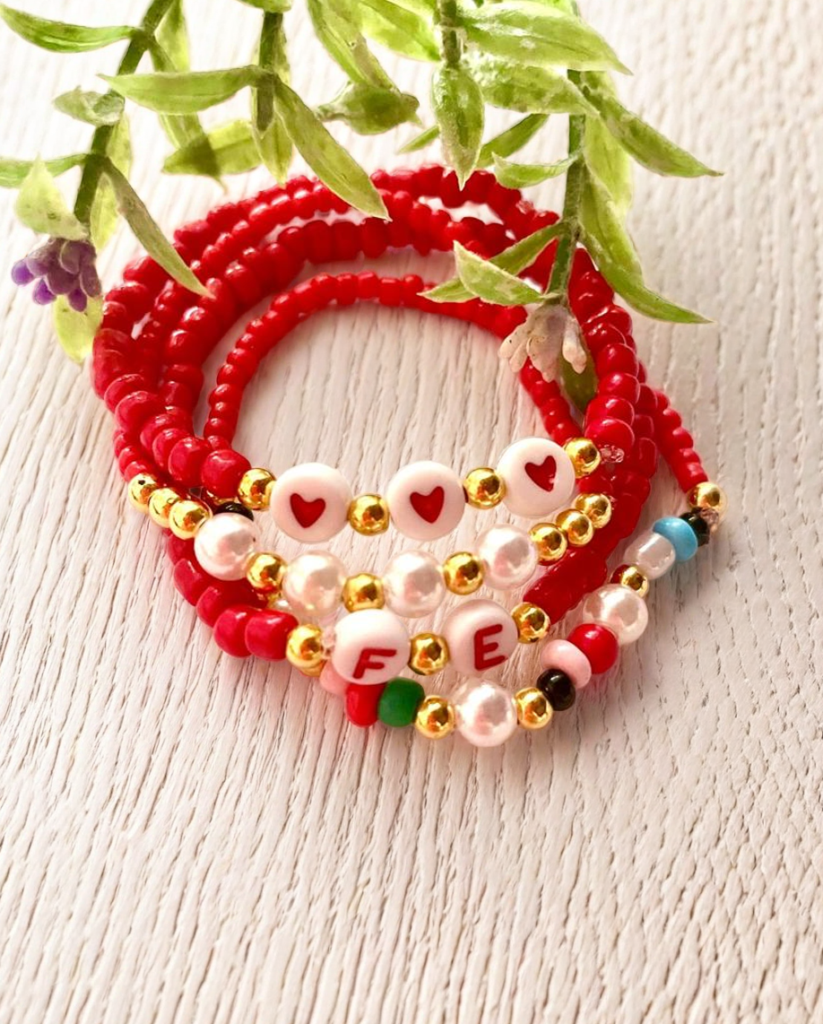Pulsera de cuentas rojas