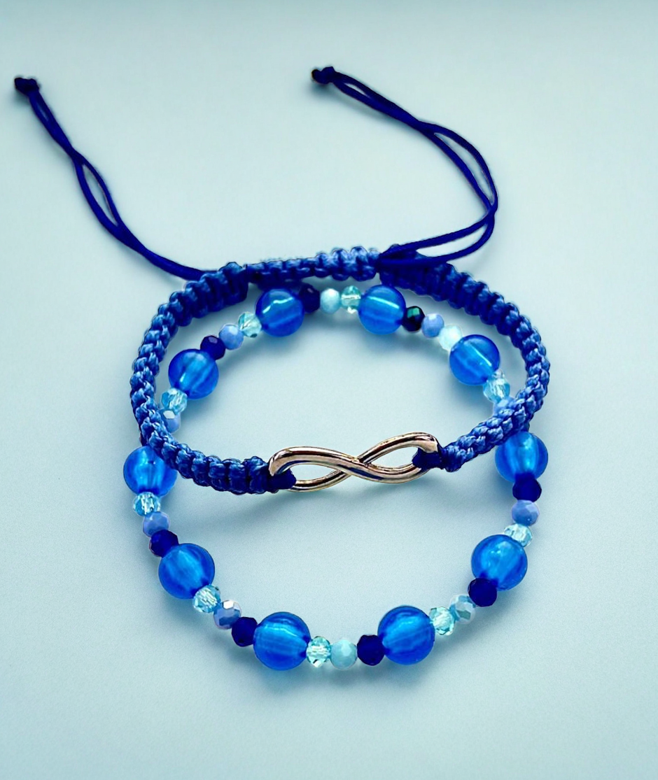 Pulsera azul con símbolo de infinito