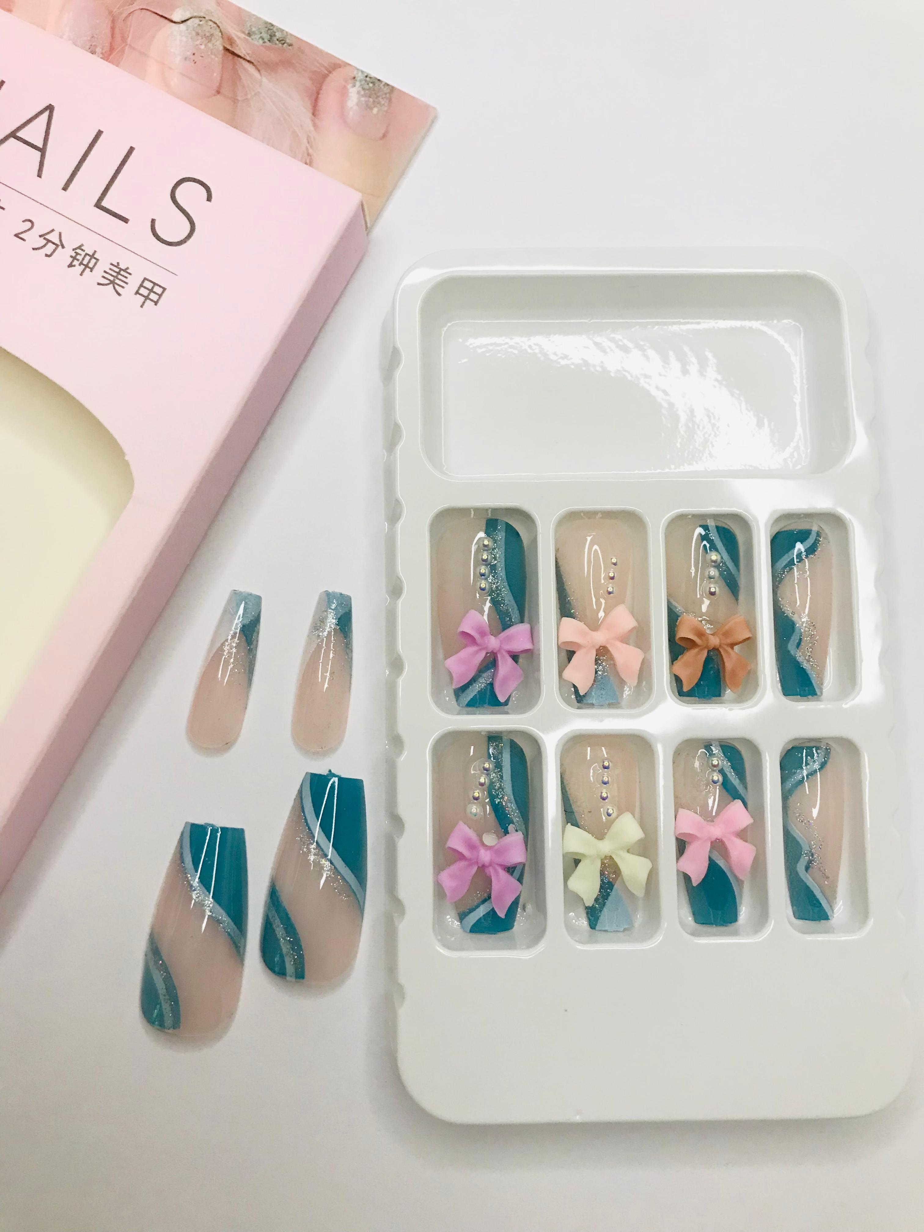 Press-On Gradient Bow Nail Set