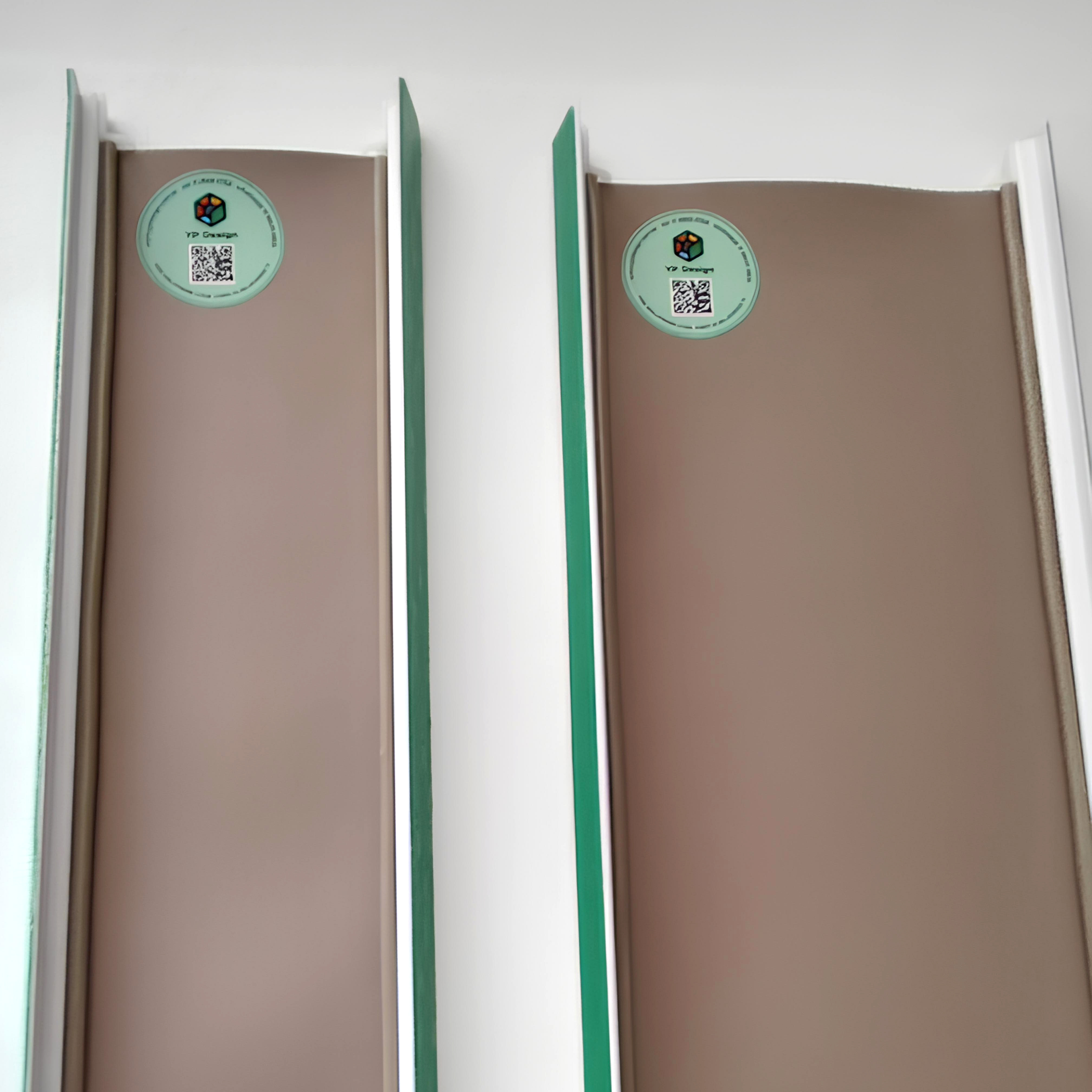 Dispositivo de segurança contra esmagamento de dedos na porta.