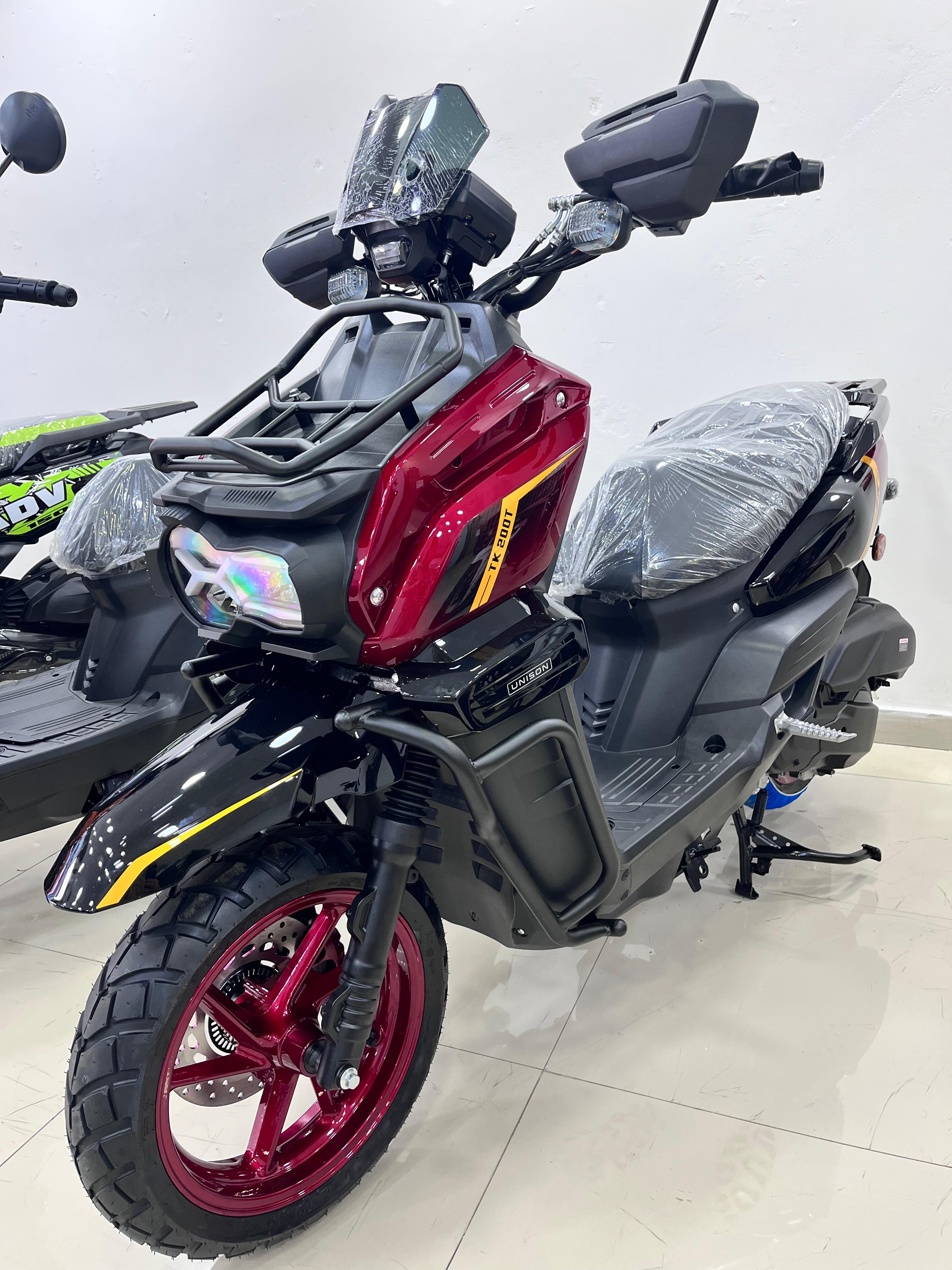Moto de combustión marca AVA  de 200 CC 