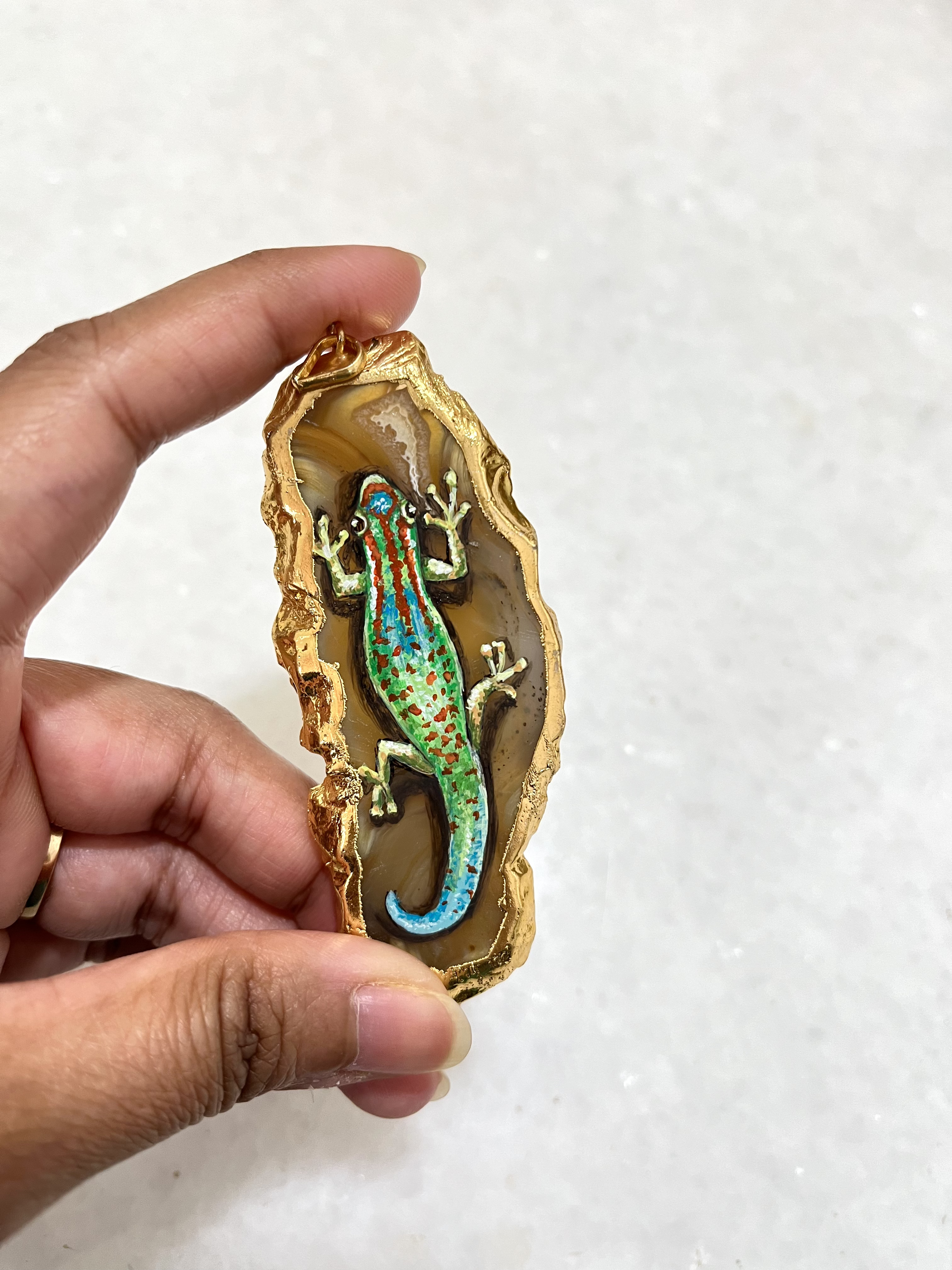 Gold Dust Gecko agate necklace -hand painted stone necklace, agate stone jewellery, unisex reptile necklace, gecko gifts