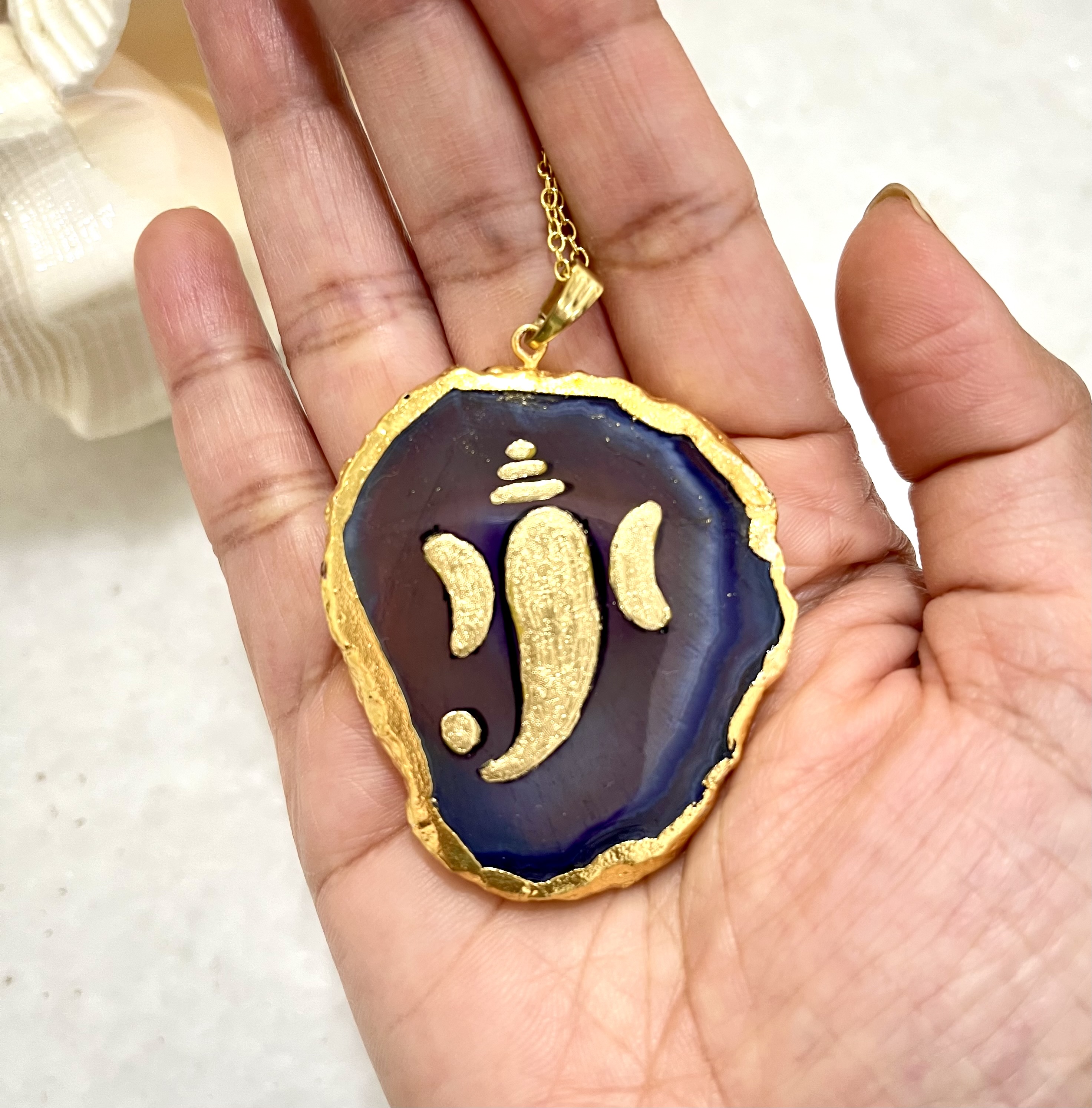Hand-Painted Ganesha Pendant | Minimalist Spiritual Jewelry | Unique Diwali Gift – Art Hues Handcrafted Ganesha agate stone Pendant