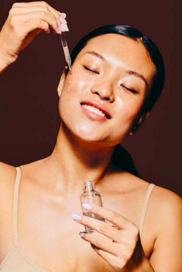 FACE OIL FOR GLOWING AND FAIRNES