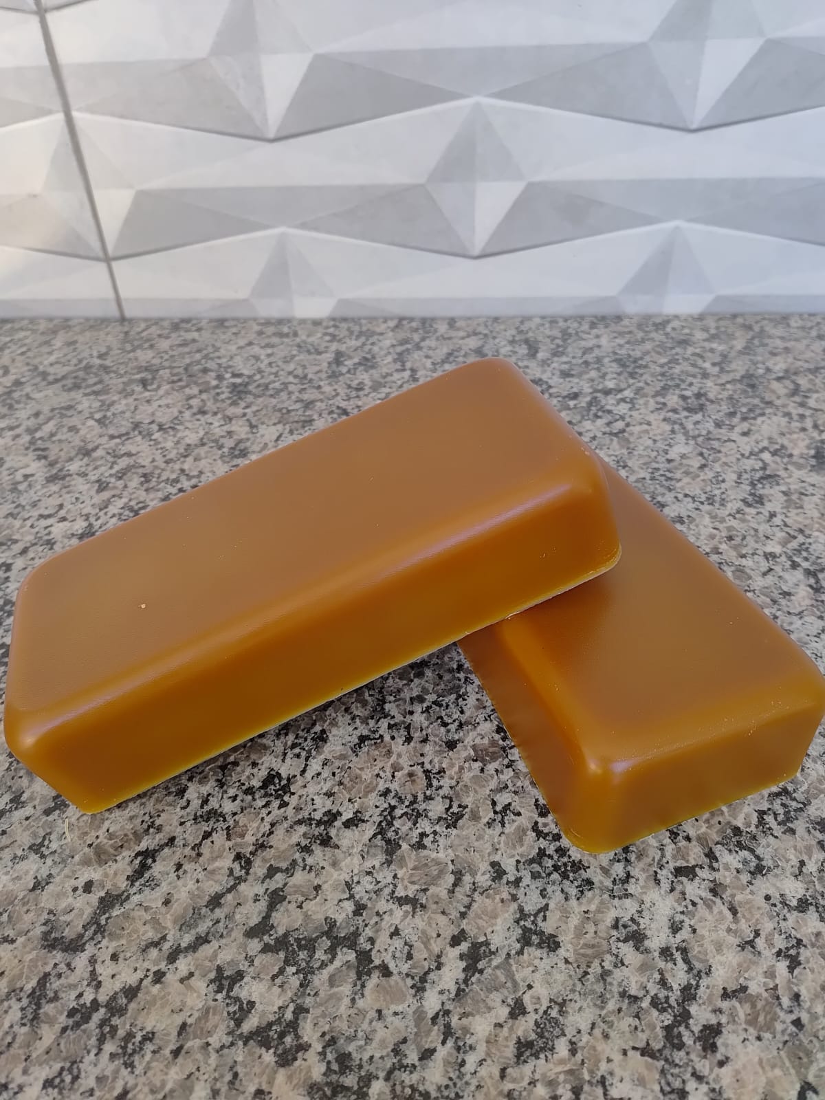 Cera de Abelha 100% Pura. Barra de 1 kg.