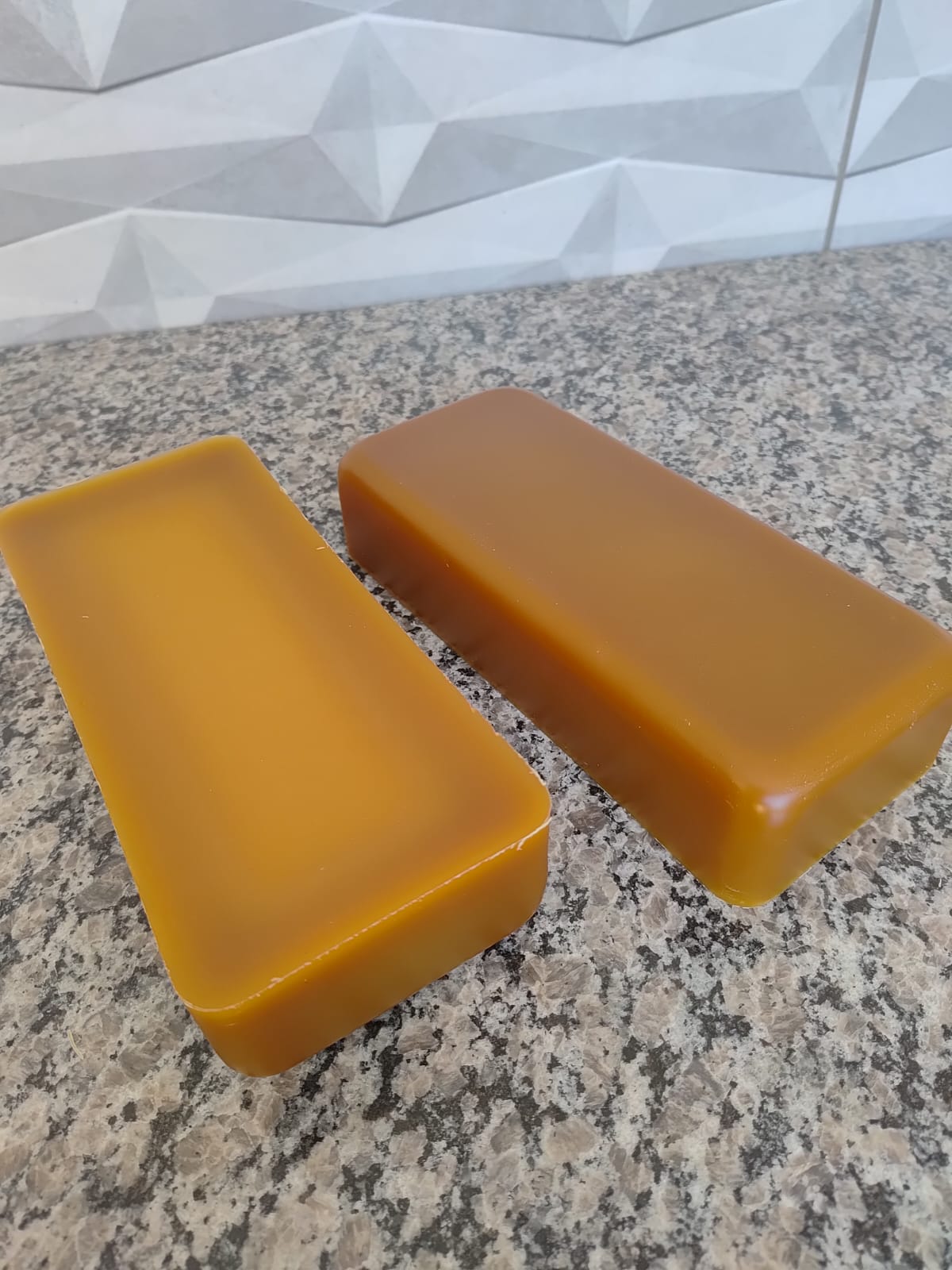 Cera de Abelha 100% Pura. Barra de 1 kg.