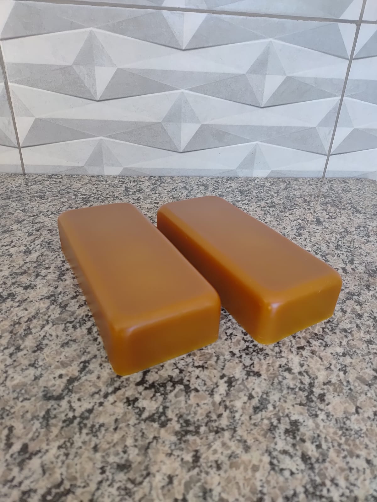 Cera de Abelha 100% Pura. Barra de 1 kg.