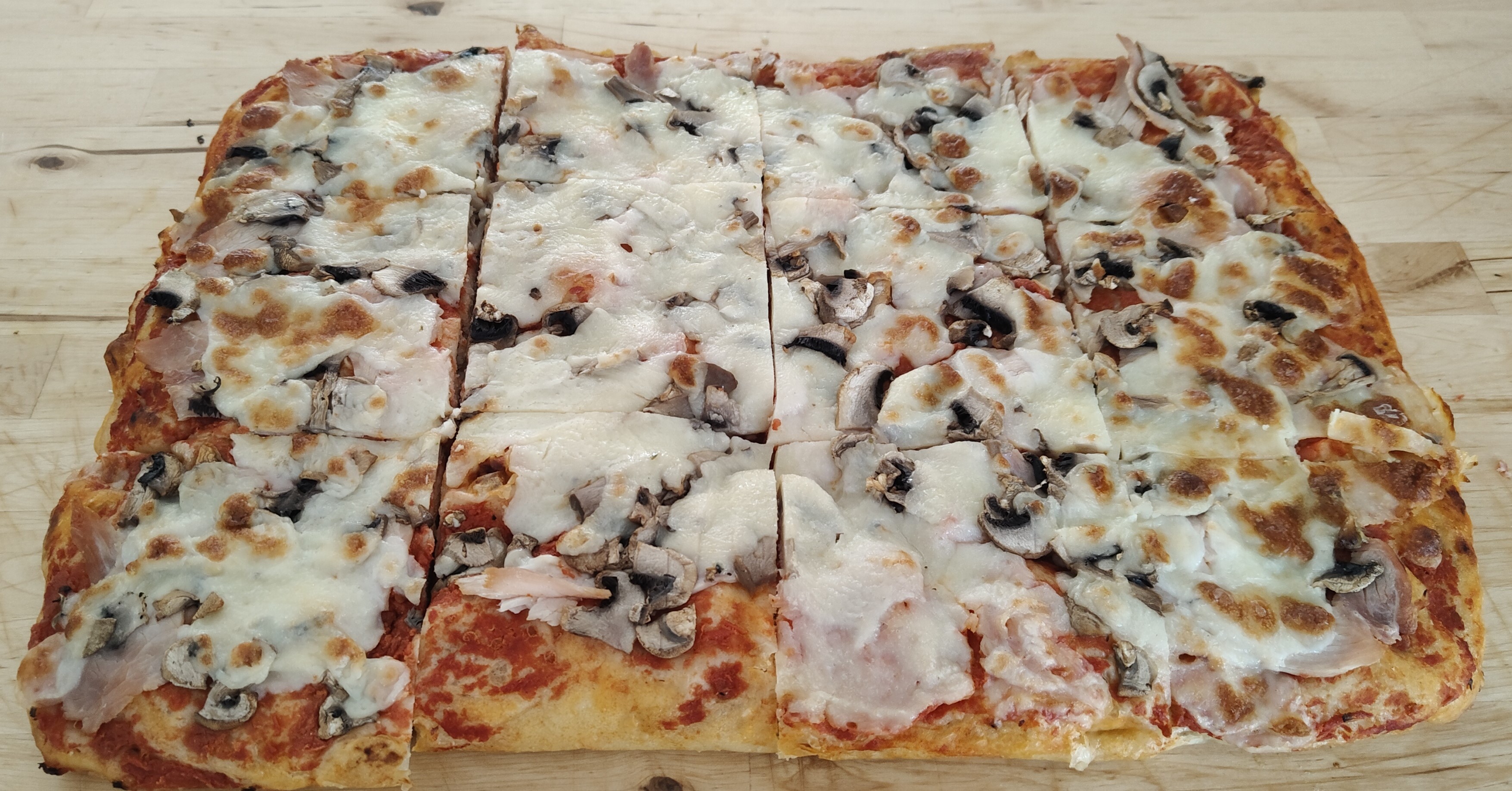 La pizza in Teglia Romaine