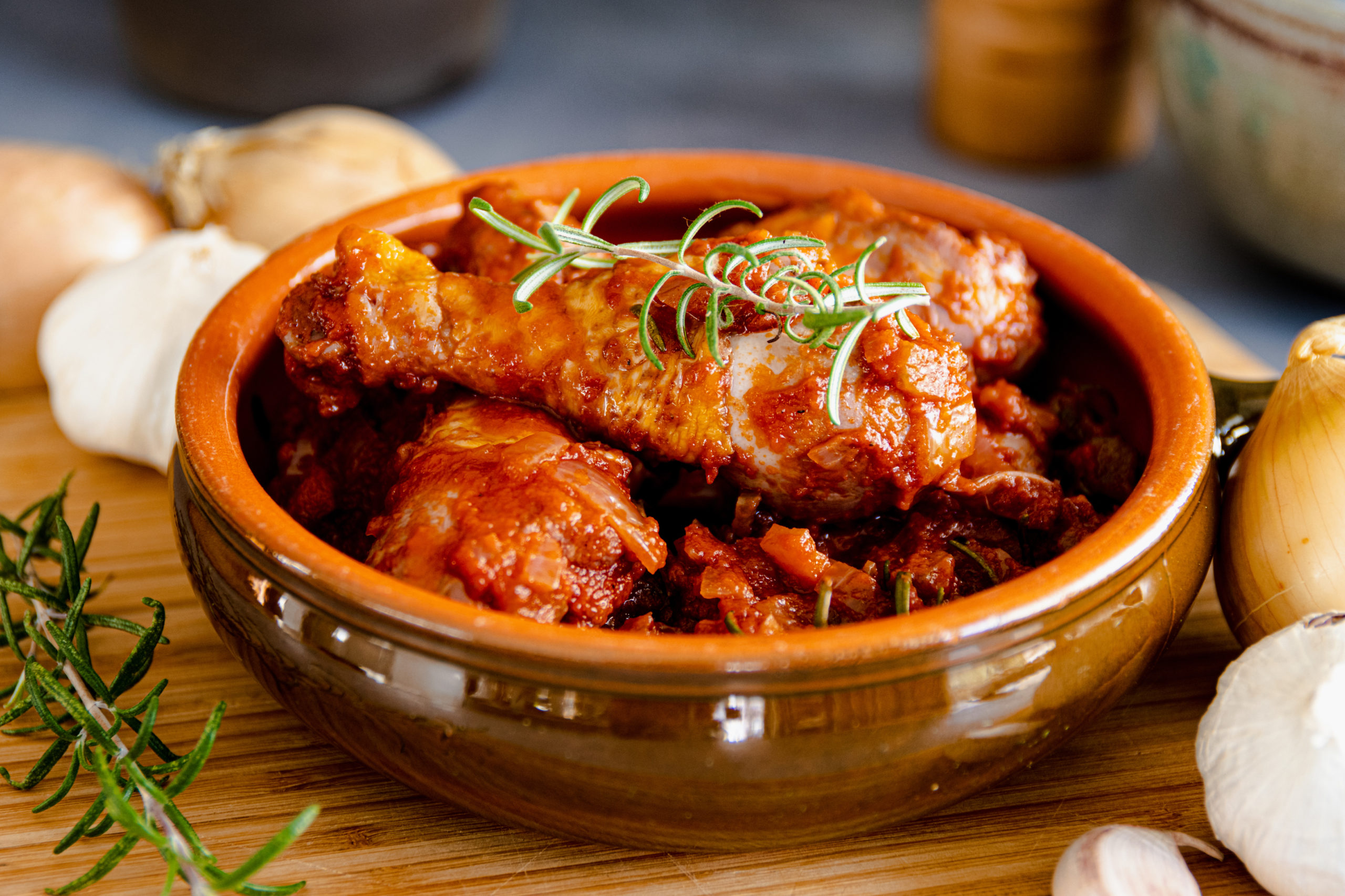 Poulet chasseur, Légumes de saison poêlés + Mini cheesecake aux fruits rouges