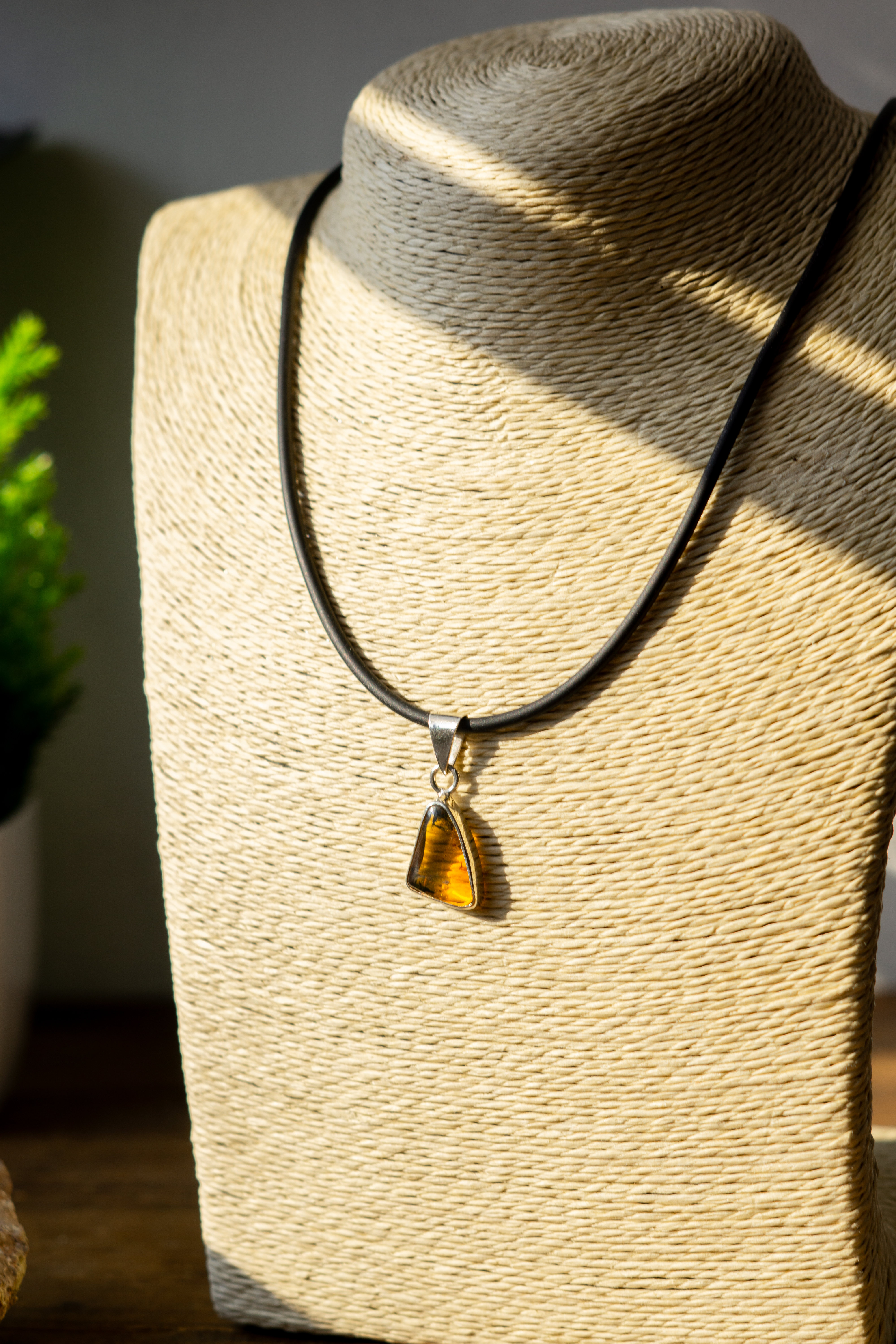 Collar de ámbar y plata