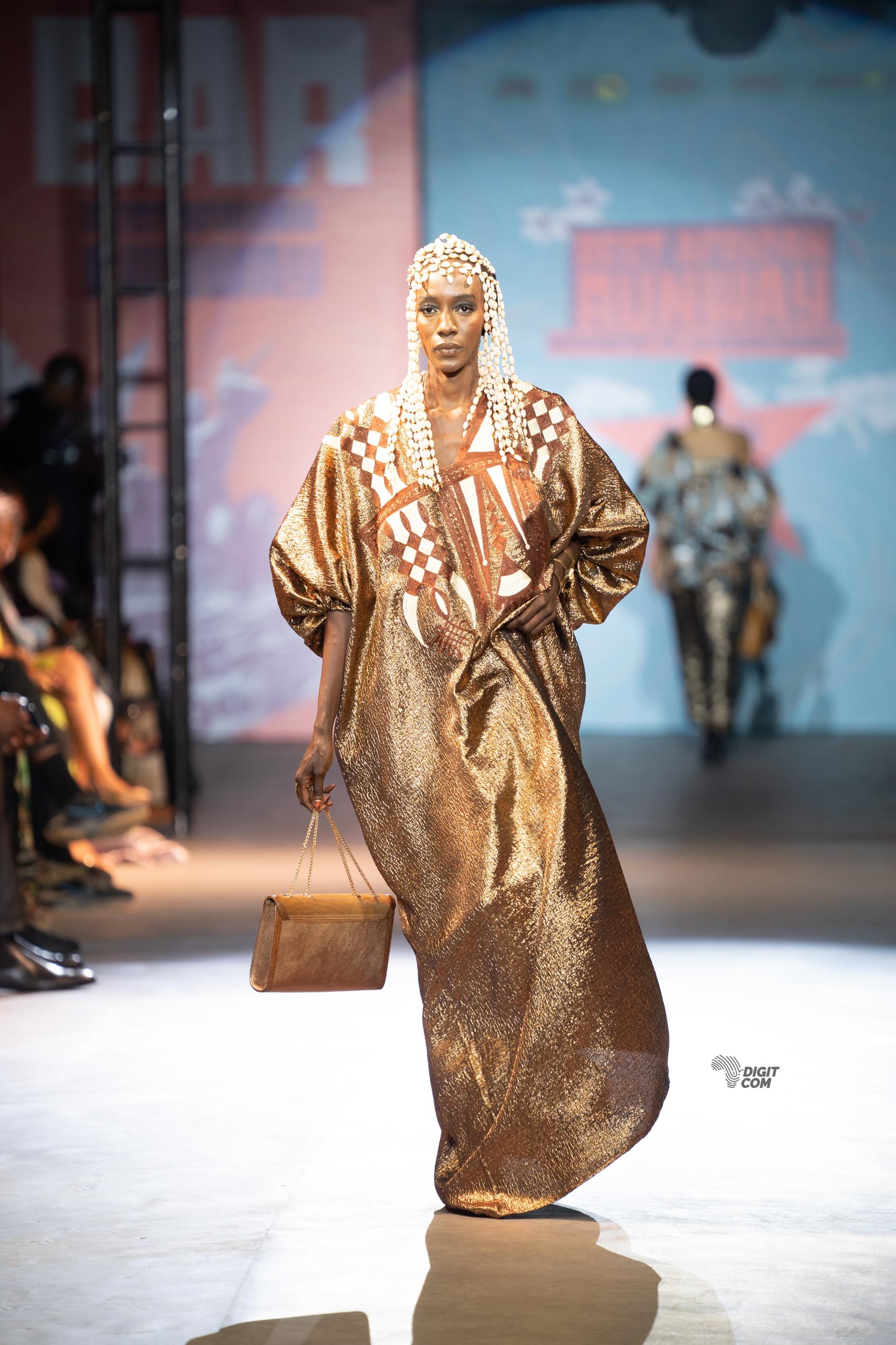 Robe dorée de haute couture