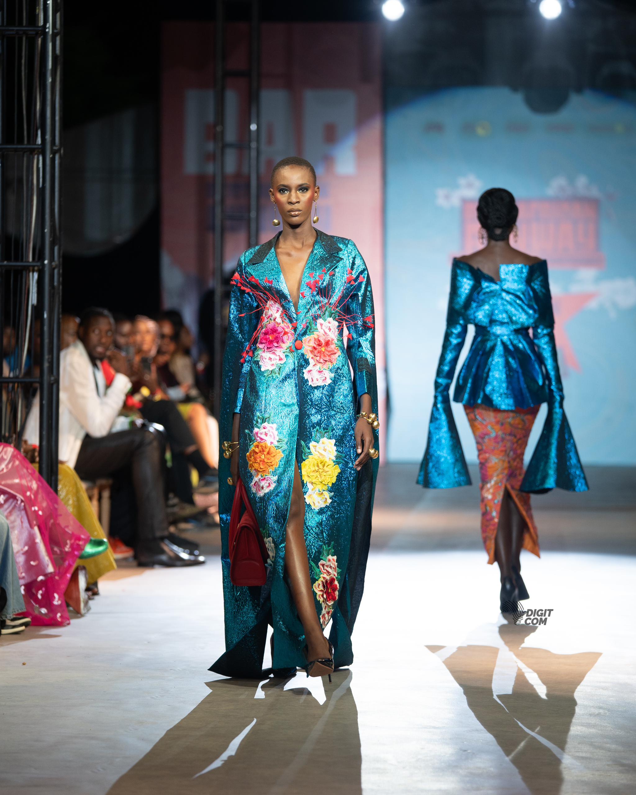 Manteau en soie fleuri