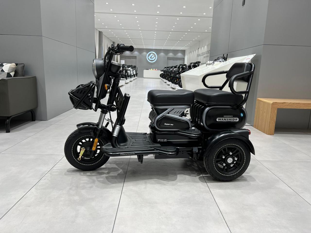 Triciclo Elétrico 3 Lugares