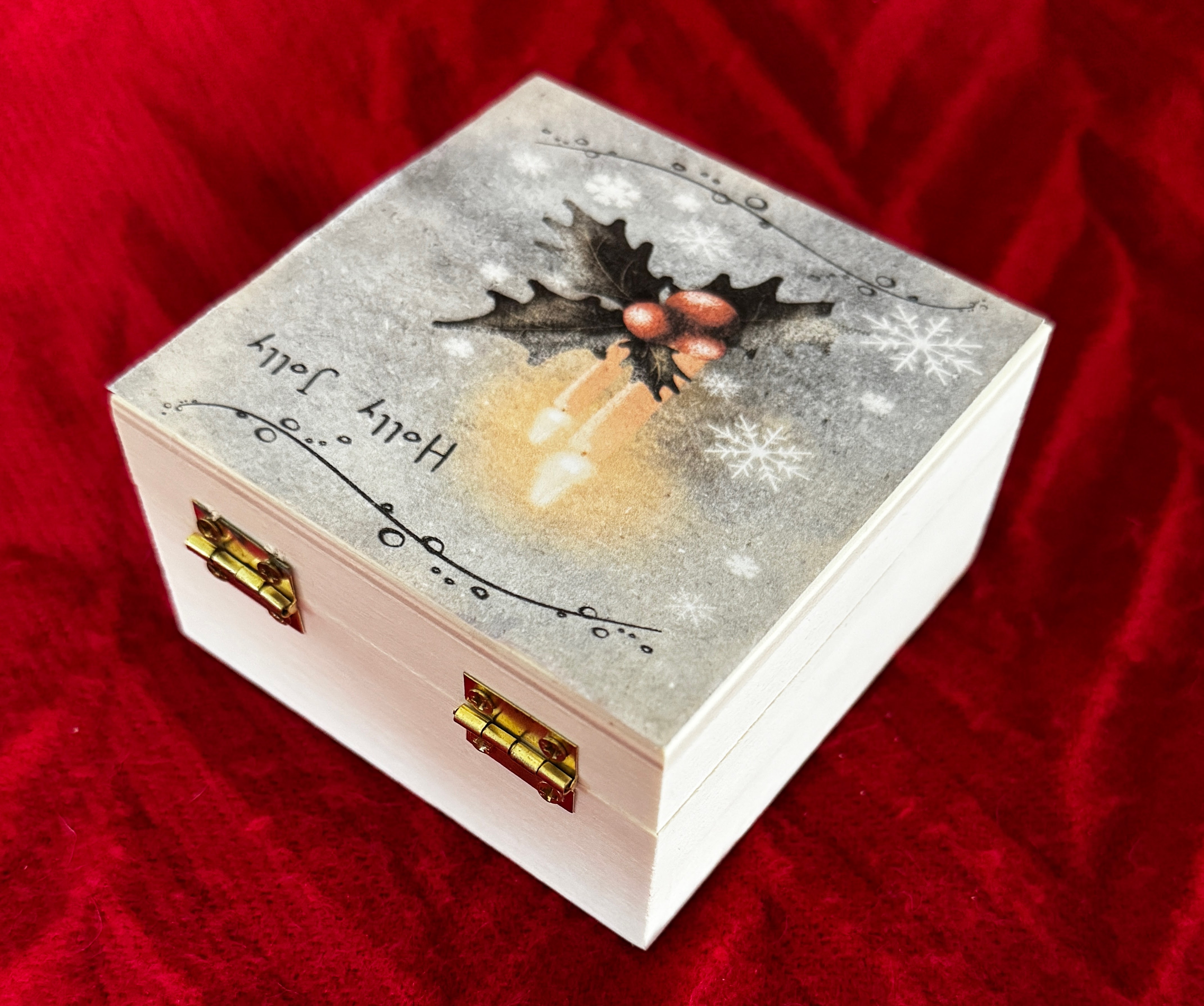 Victorian Style Christmas Puzzle with a wooden box for safe keeping