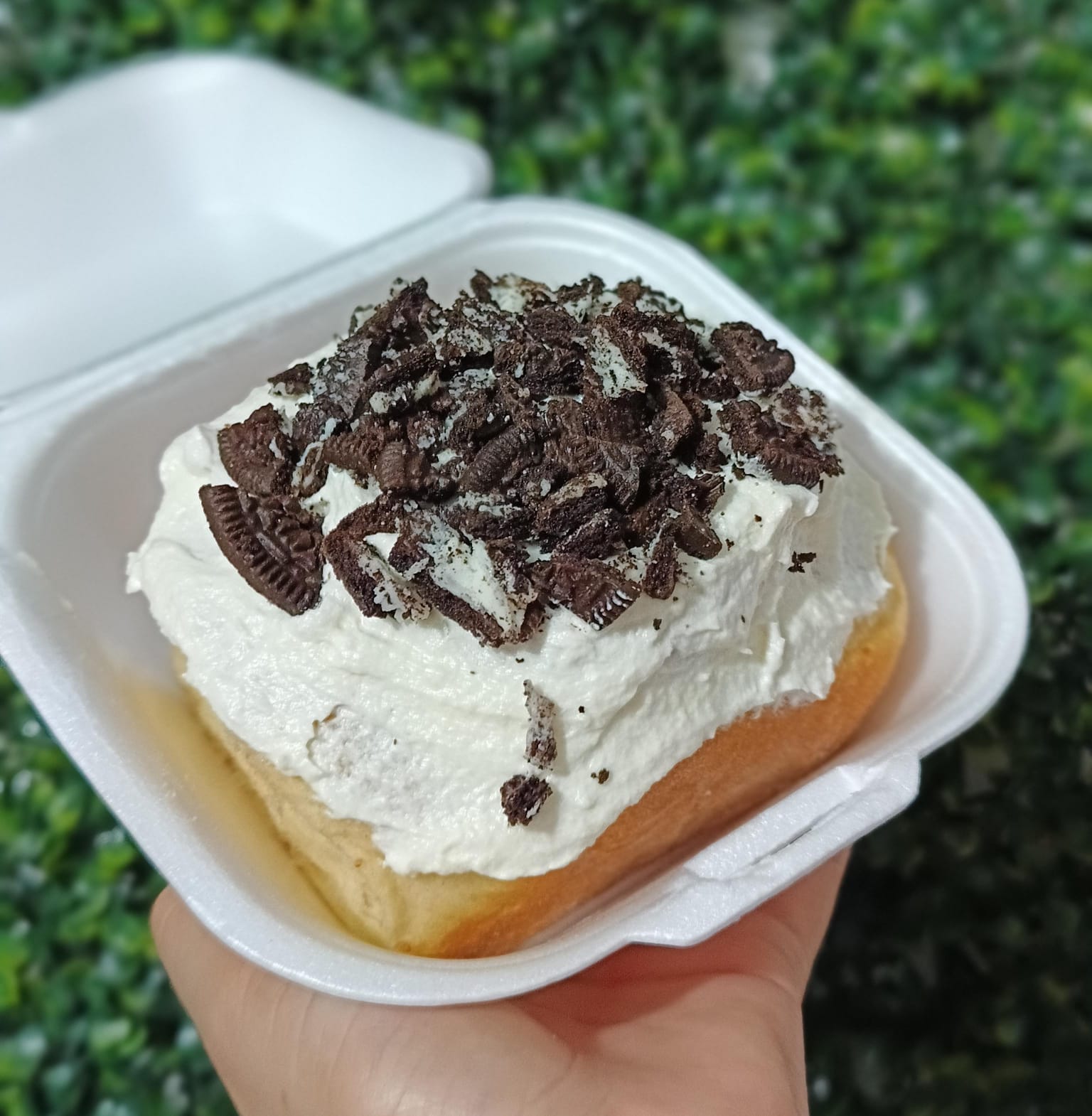 Cinnamon roll con galleta Oreo