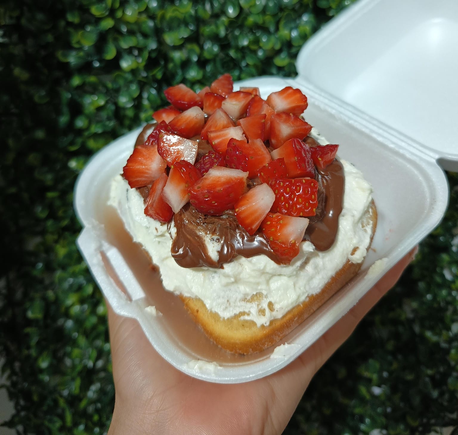Donut con fresas y crema